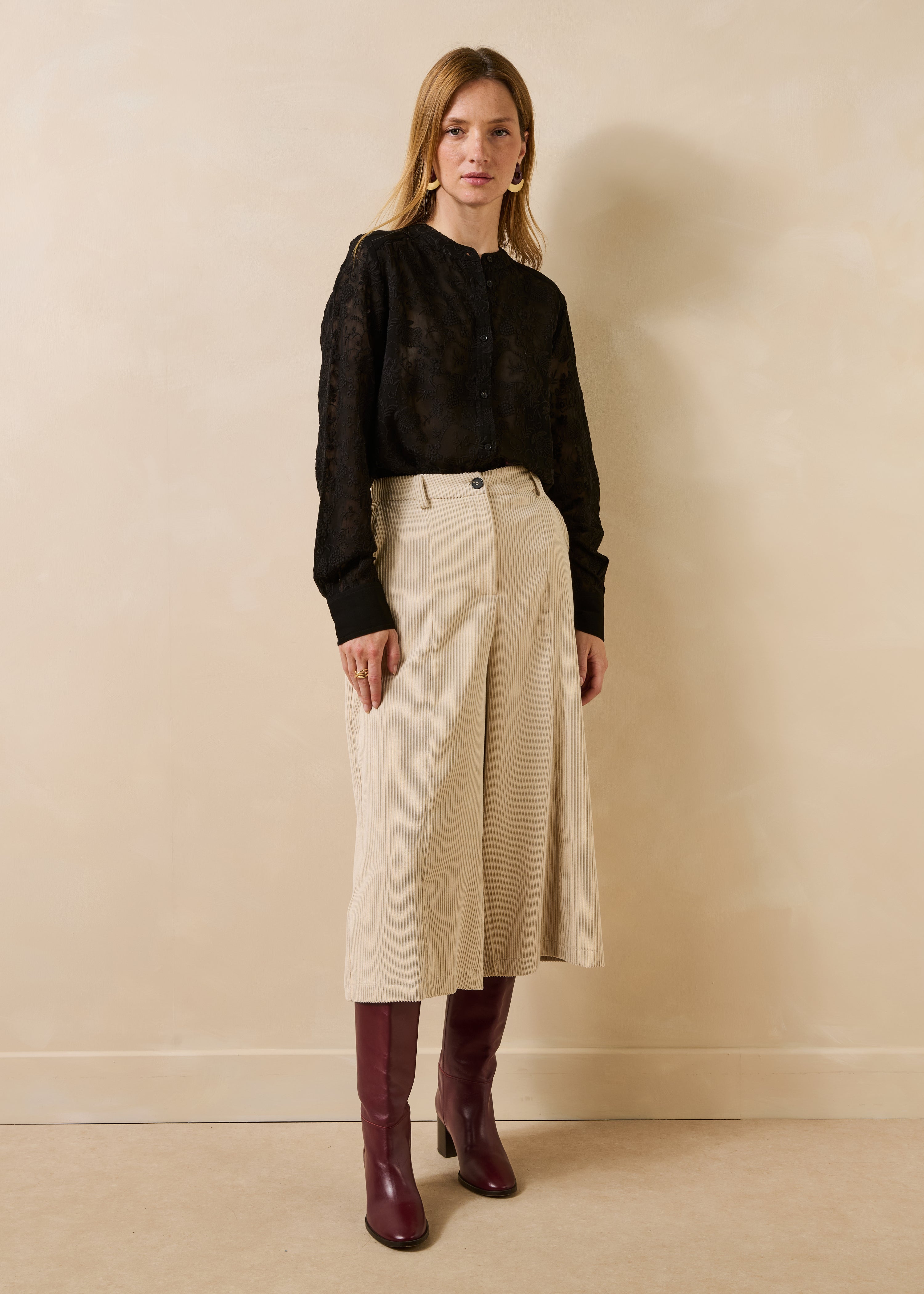 Camicia nera ricamata maniche lunghe