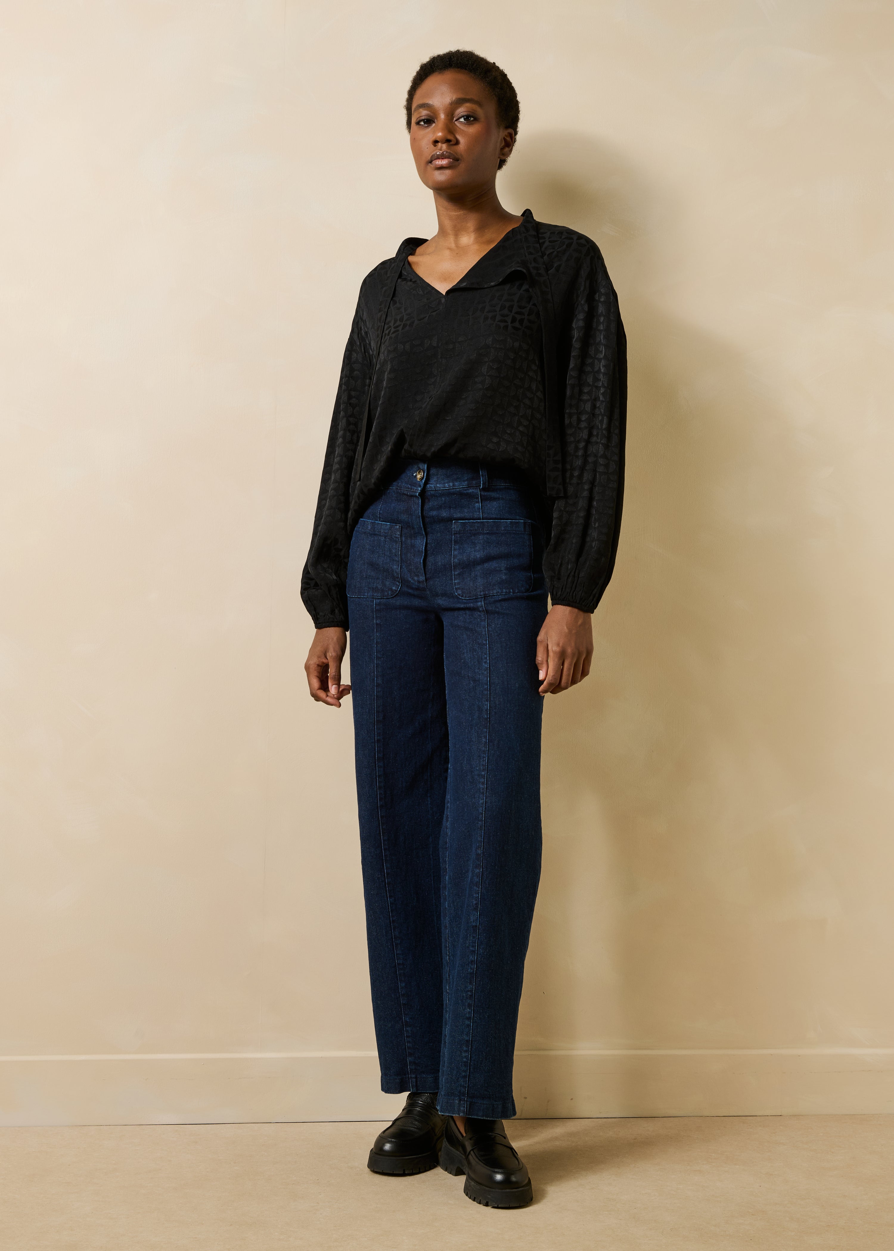 Blouse noire manches longues col lavallière