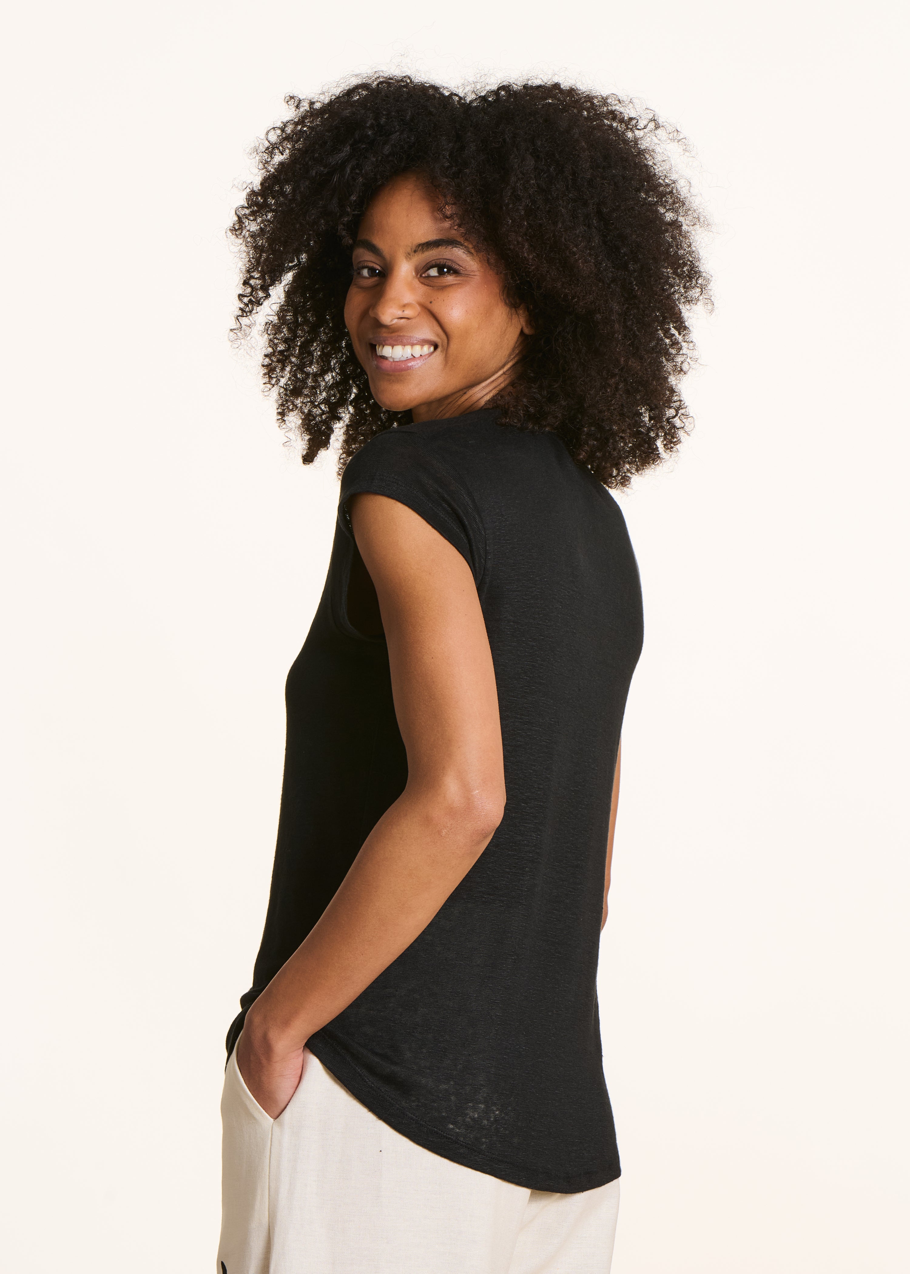 T-shirt noir en lin manches courtes