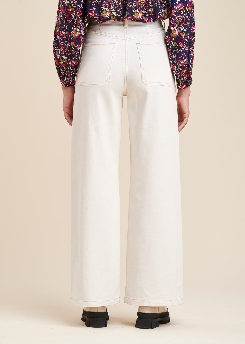 Jeans a gamba larga in cotone organico