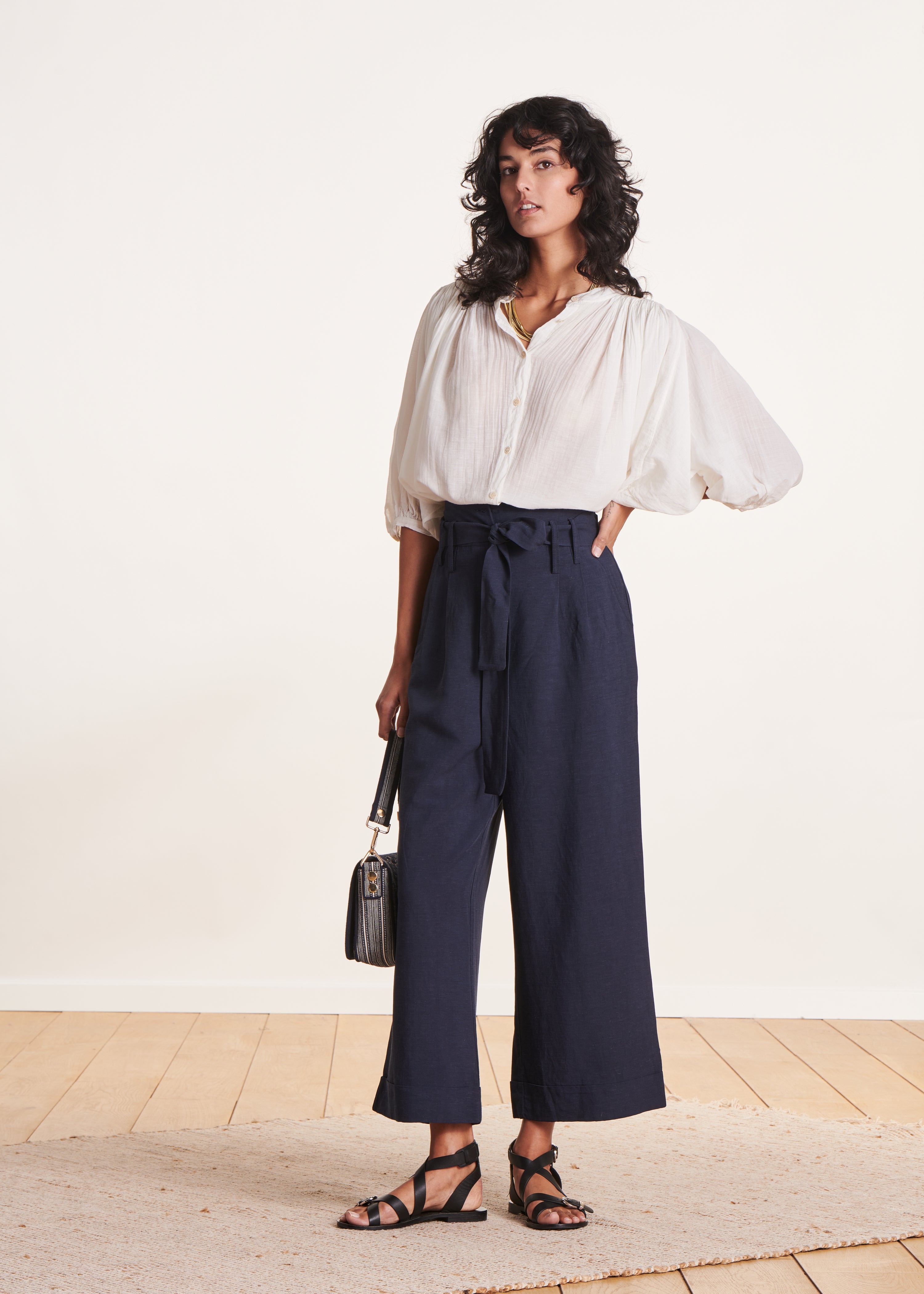 Pantalon large bleu foncé habillé à taille haute La Fée Maraboutée