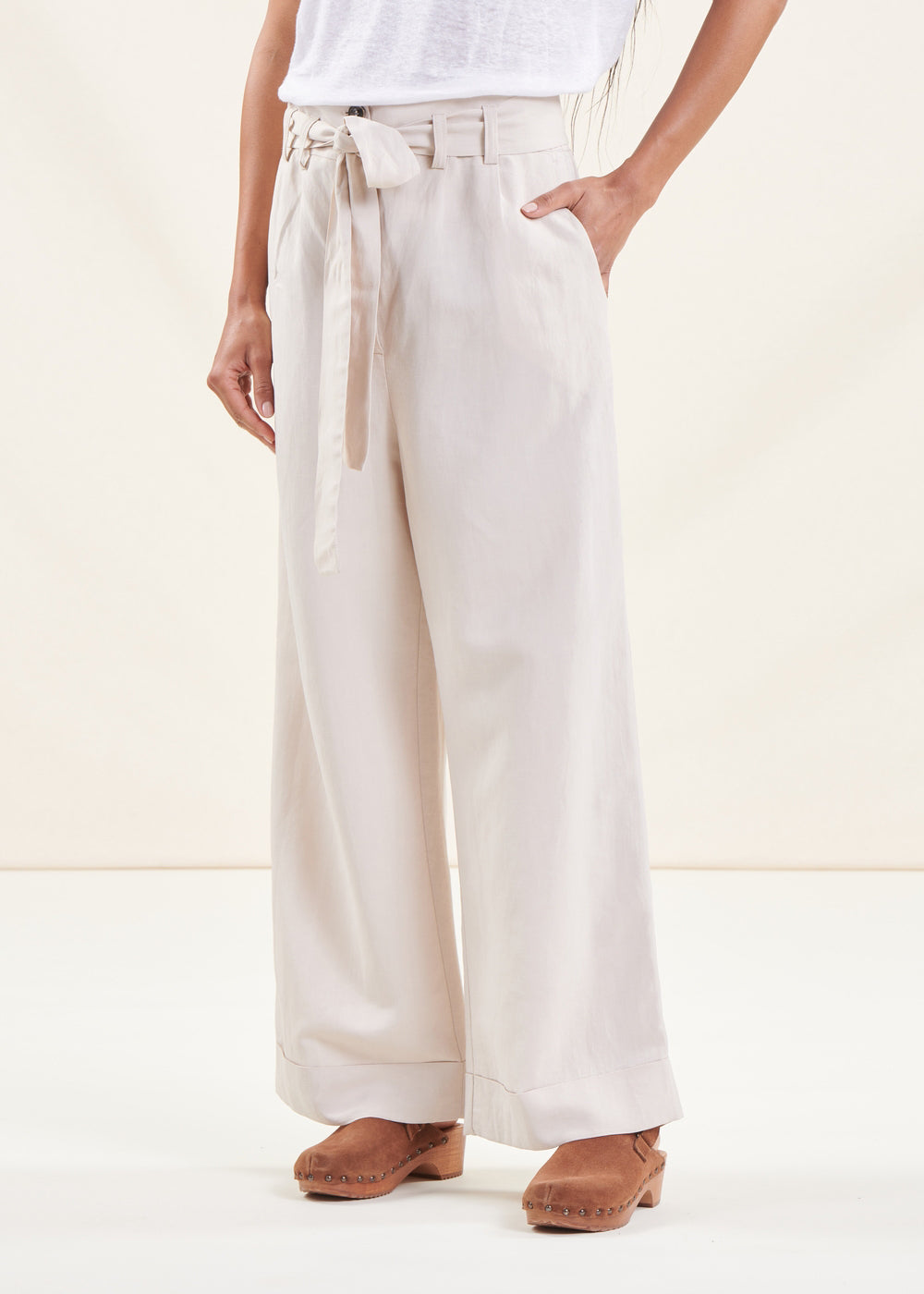 Pantalon ample écru taille haute en viscose lin