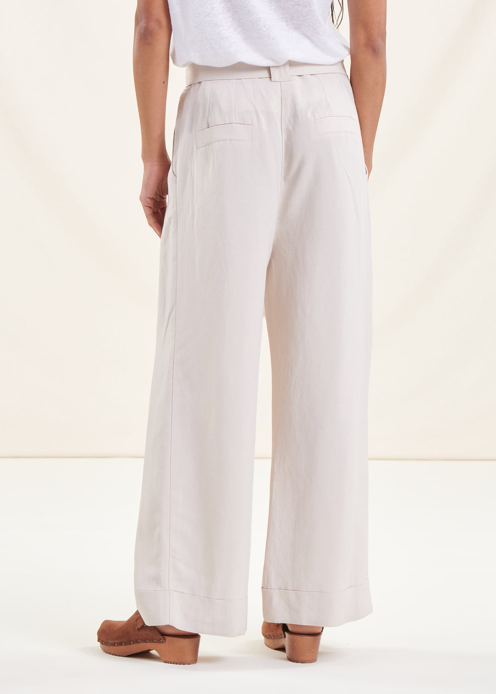 Pantalon ample écru taille haute en viscose lin