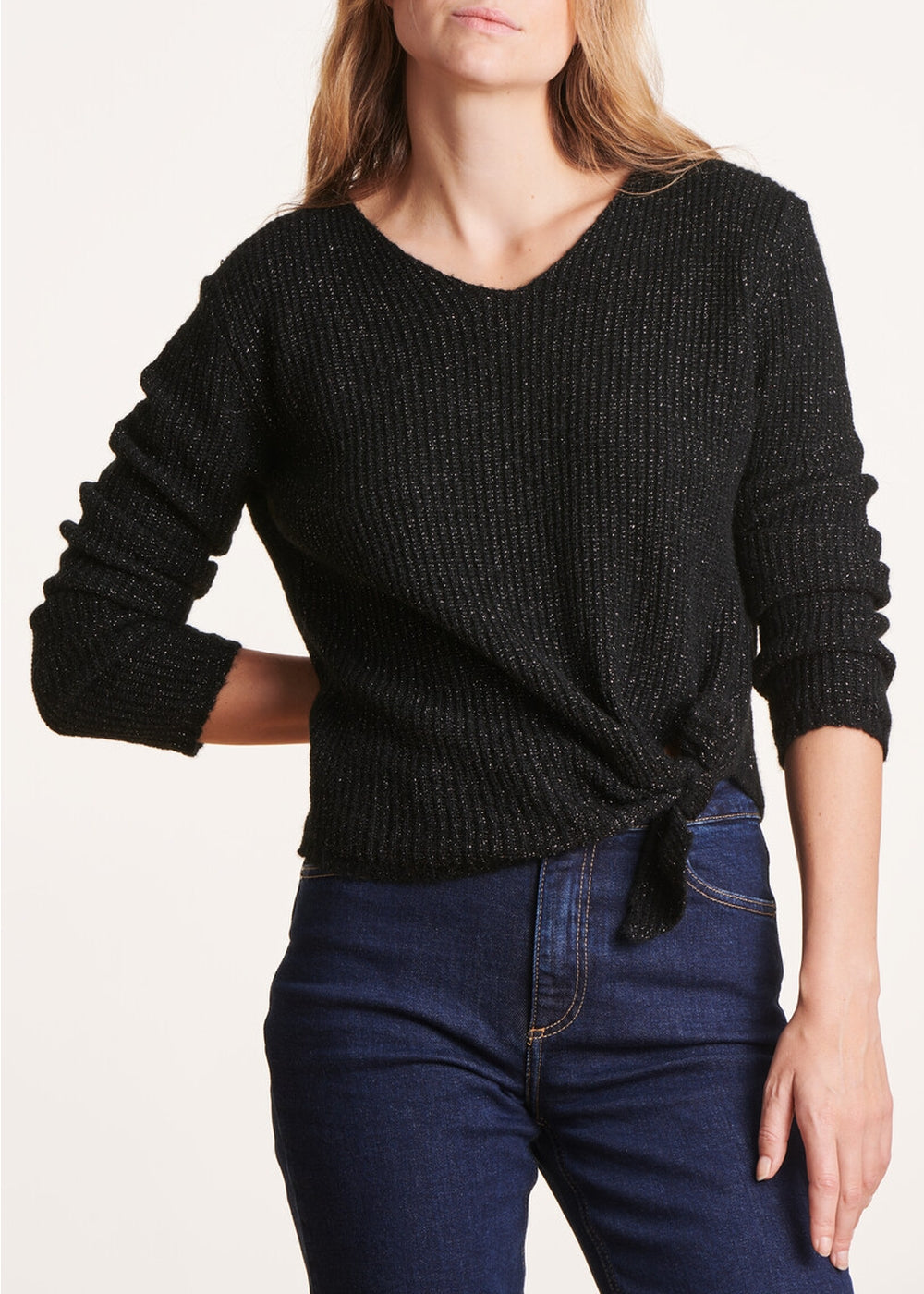 Pull noir court en maille irisée avec nœud
