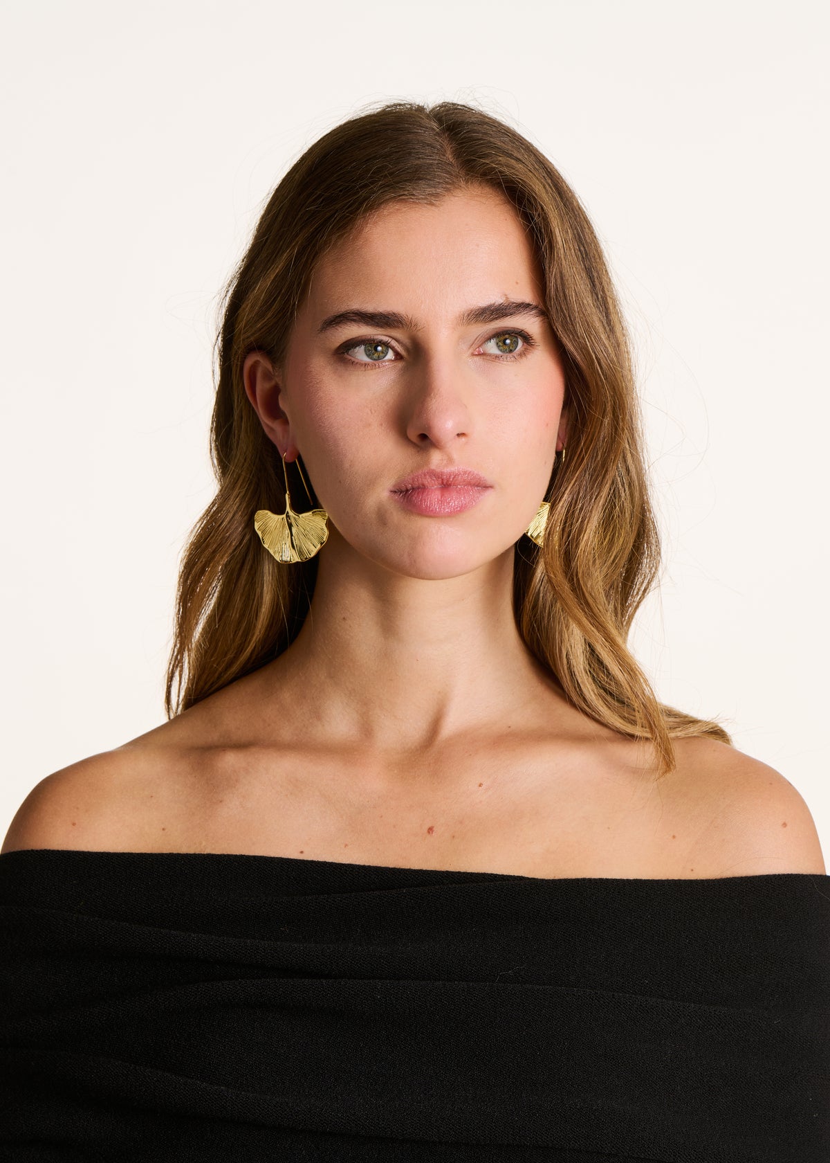 Gold hanging earrings ginkgo flower
