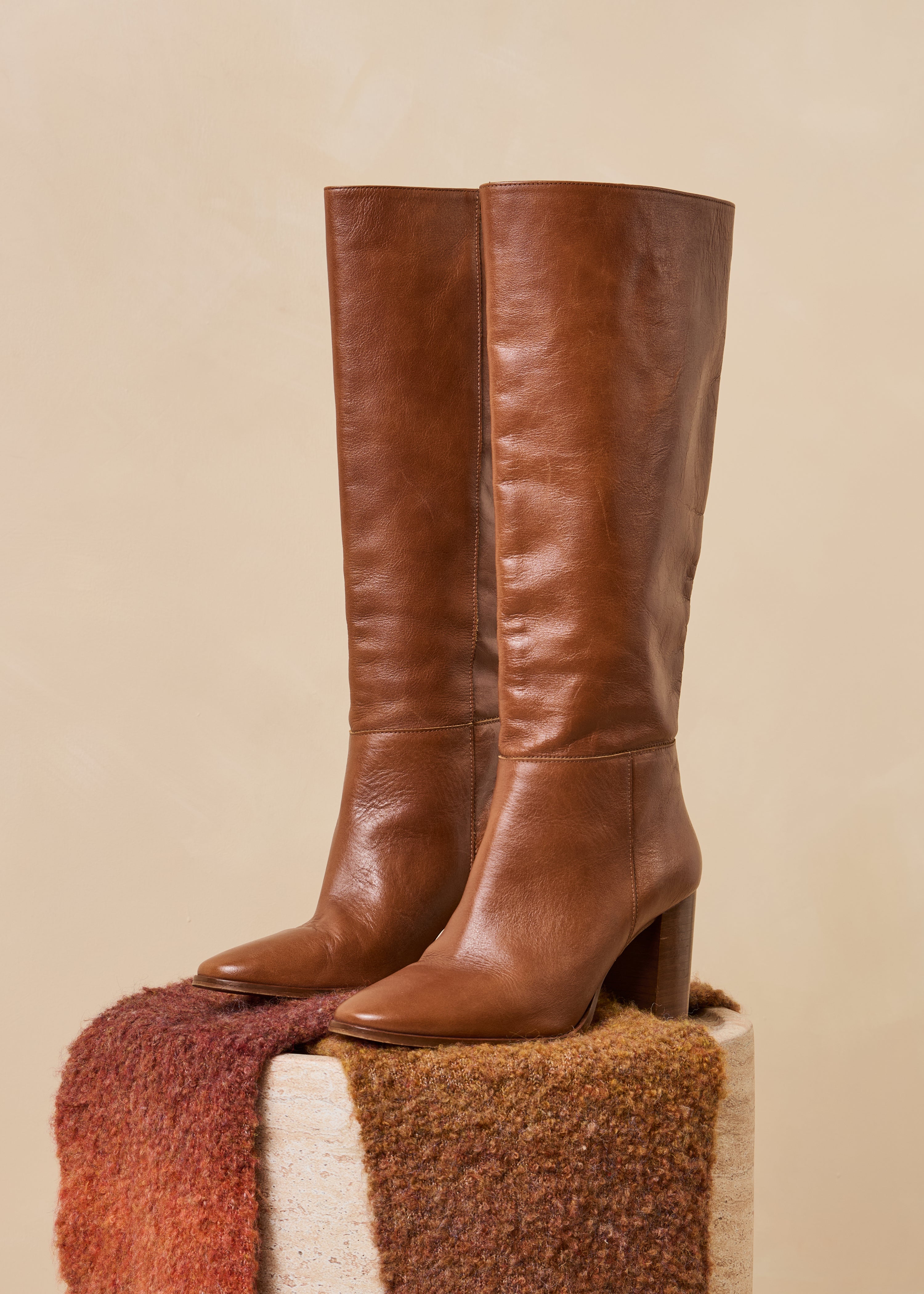 Stivali con tacco in pelle cognac