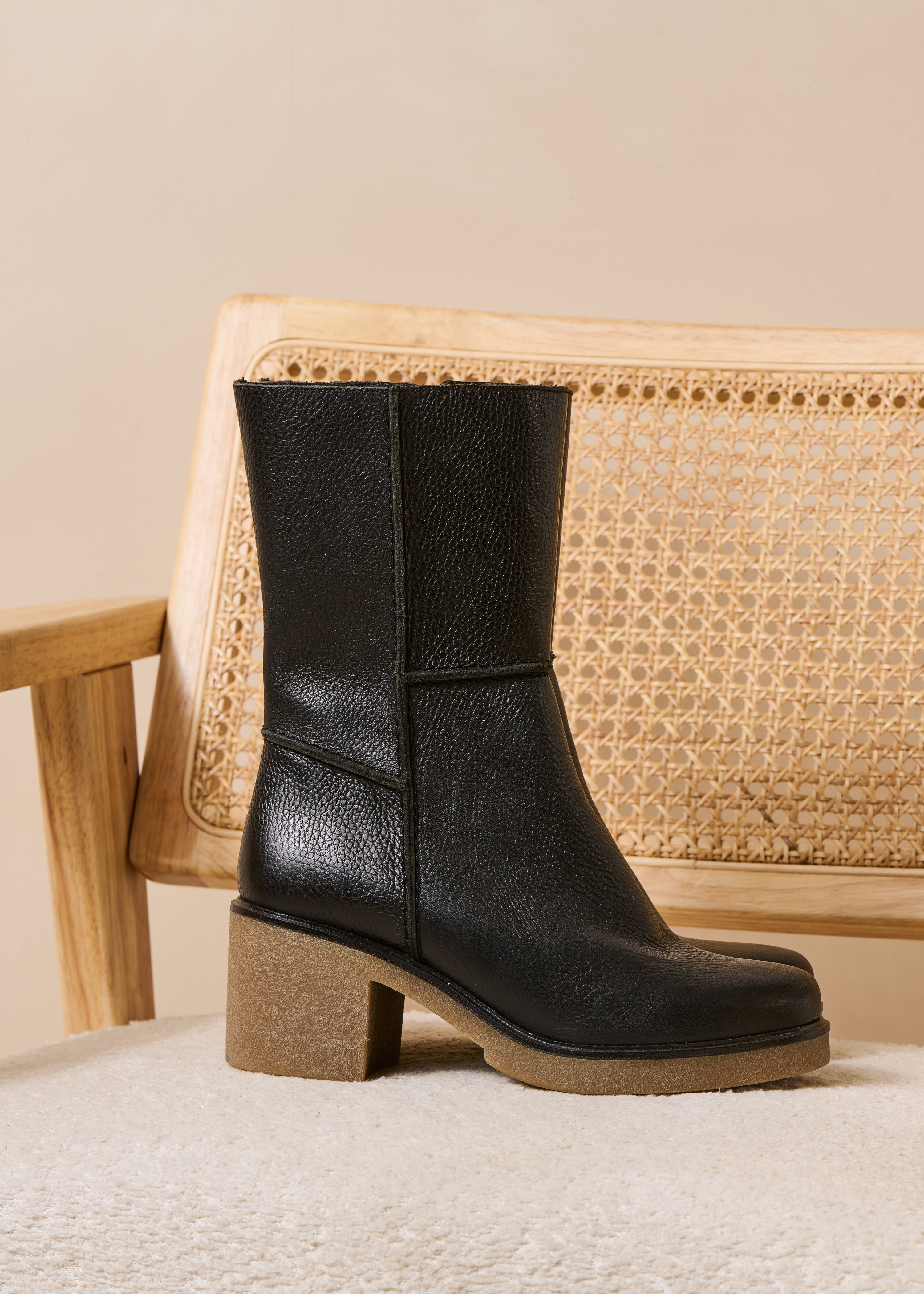 Knöchelhohe Stiefel aus schwarzem Leder