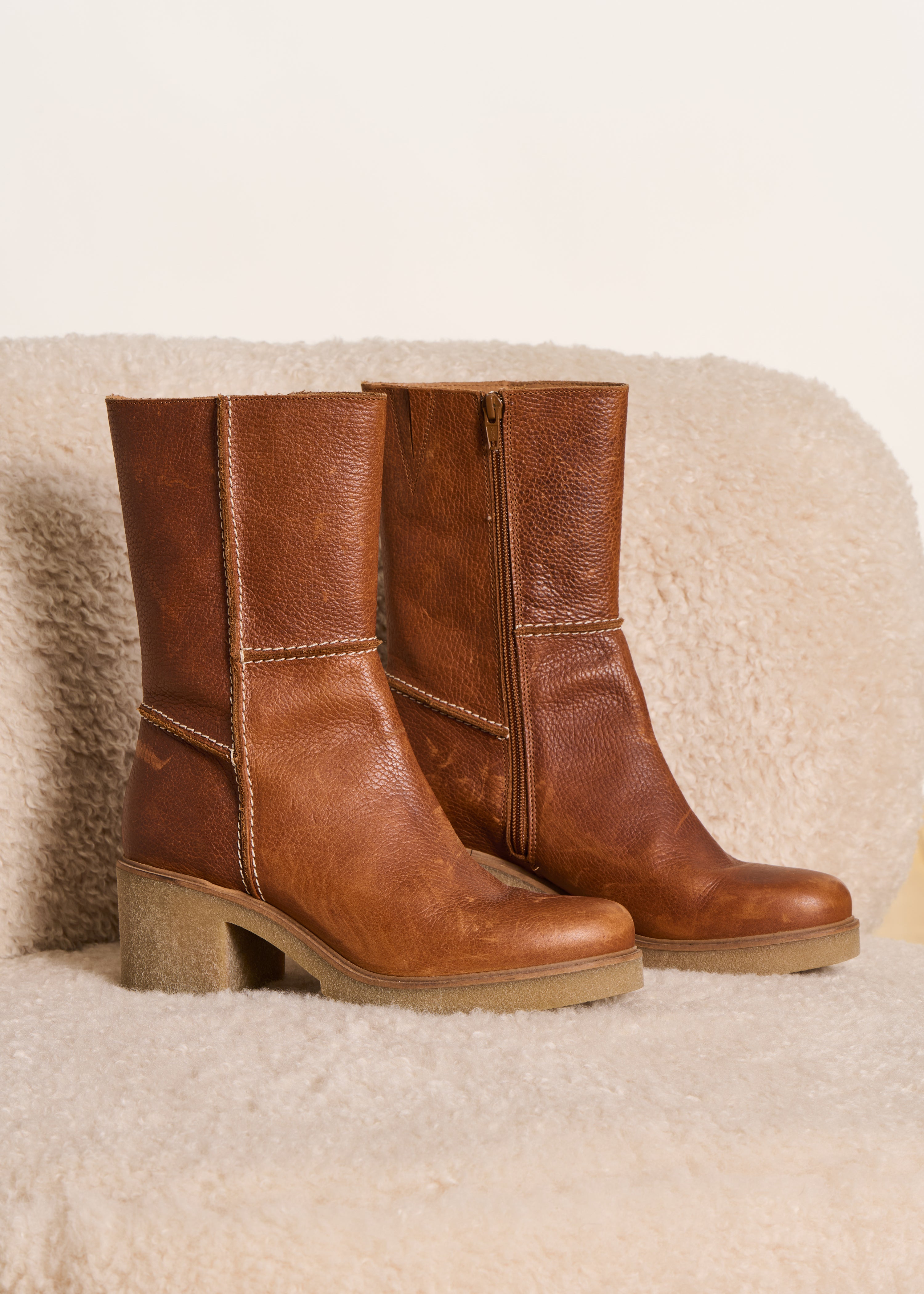 Bottines mi-mollet en cuir camel