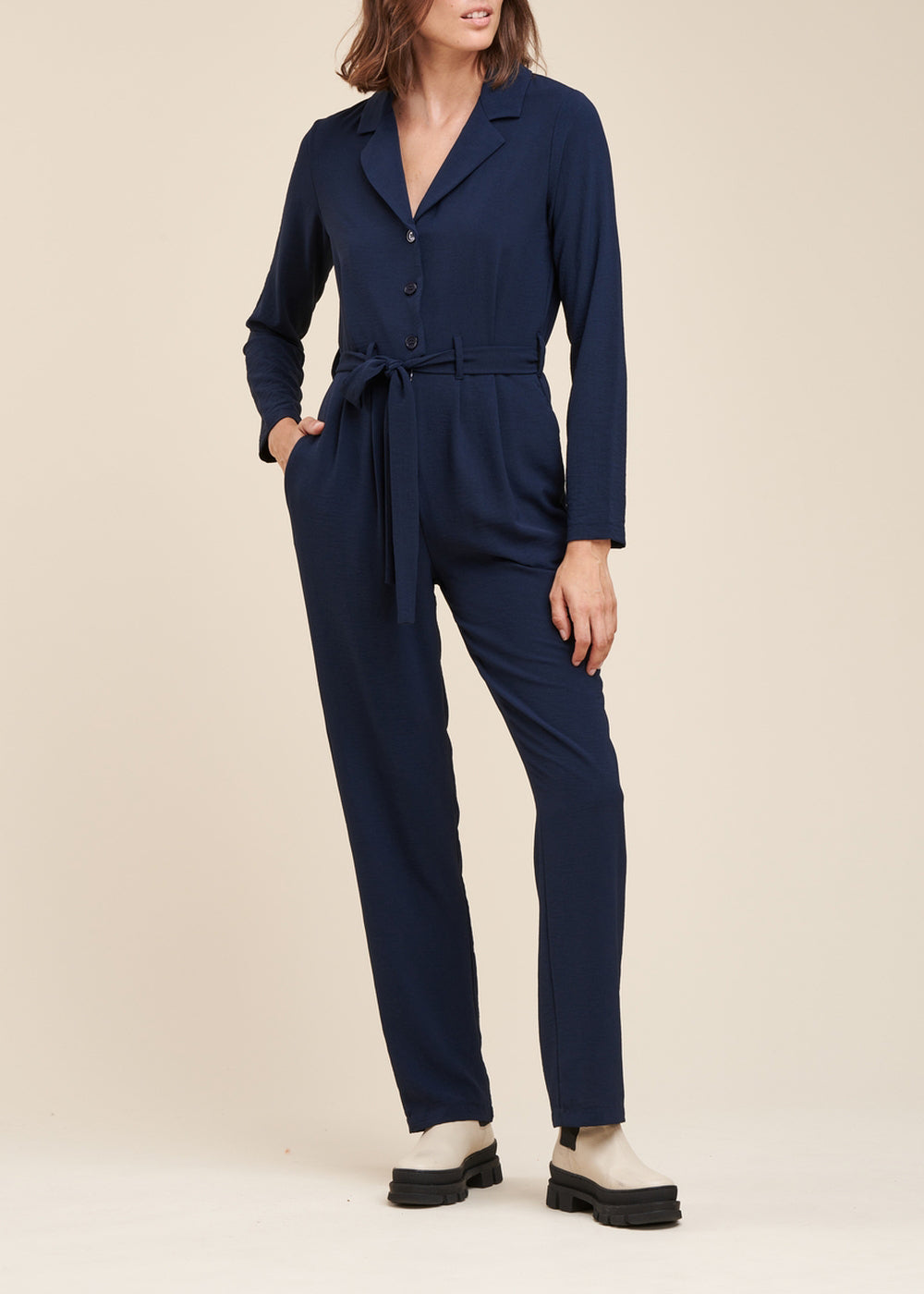 Combinaison pantalon bleu marine col tailleur