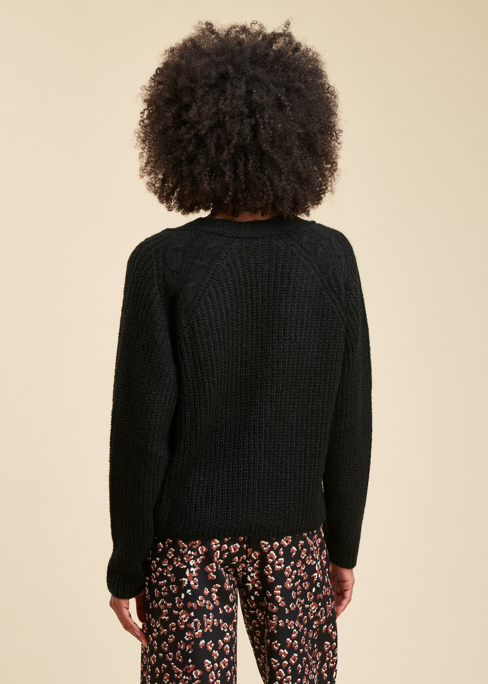 Cardigan scintillante con scollo a V