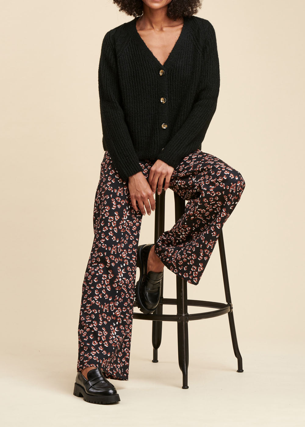 Cardigan scintillante con scollo a V