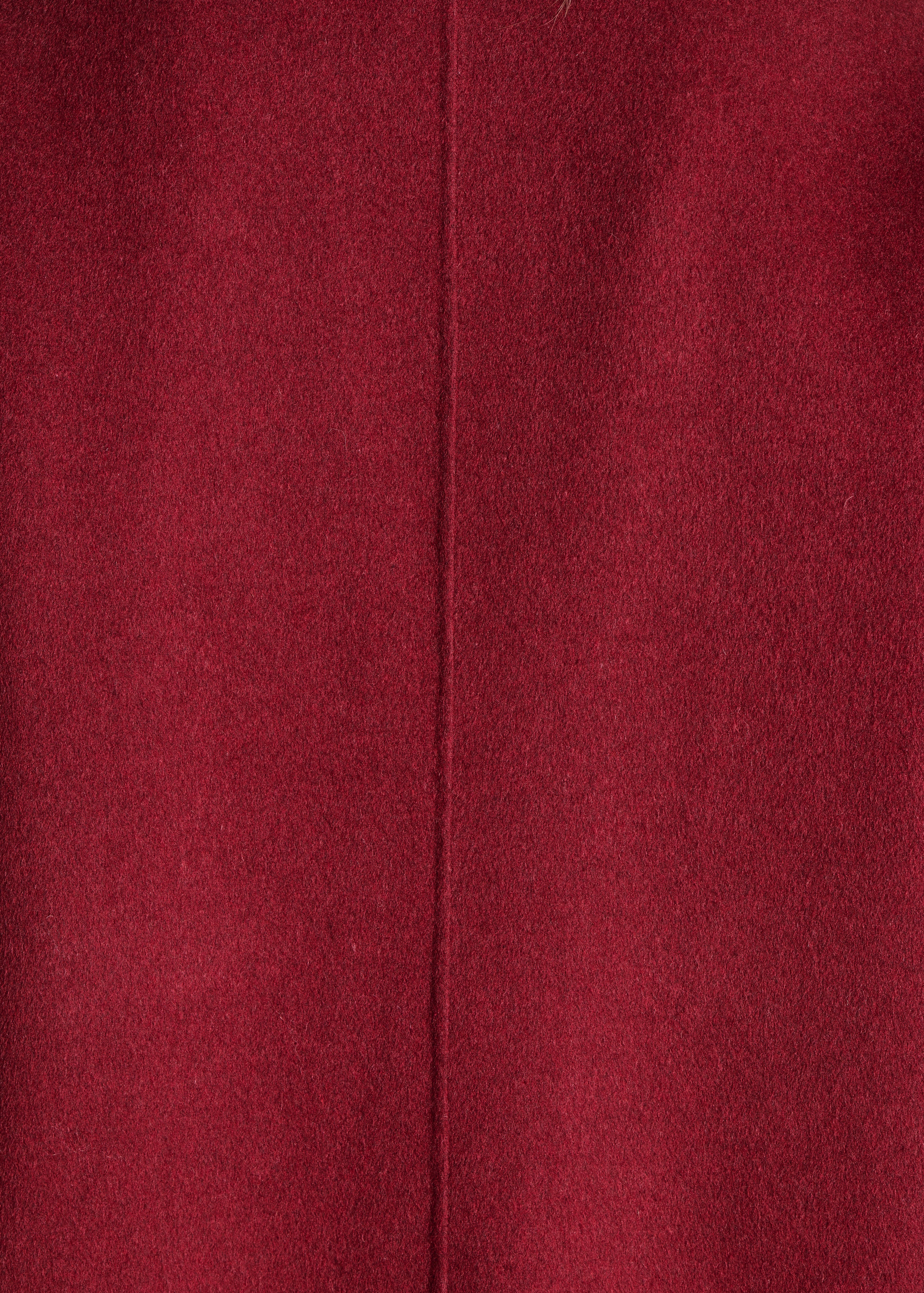 Mid-length red coat in woolen fabric