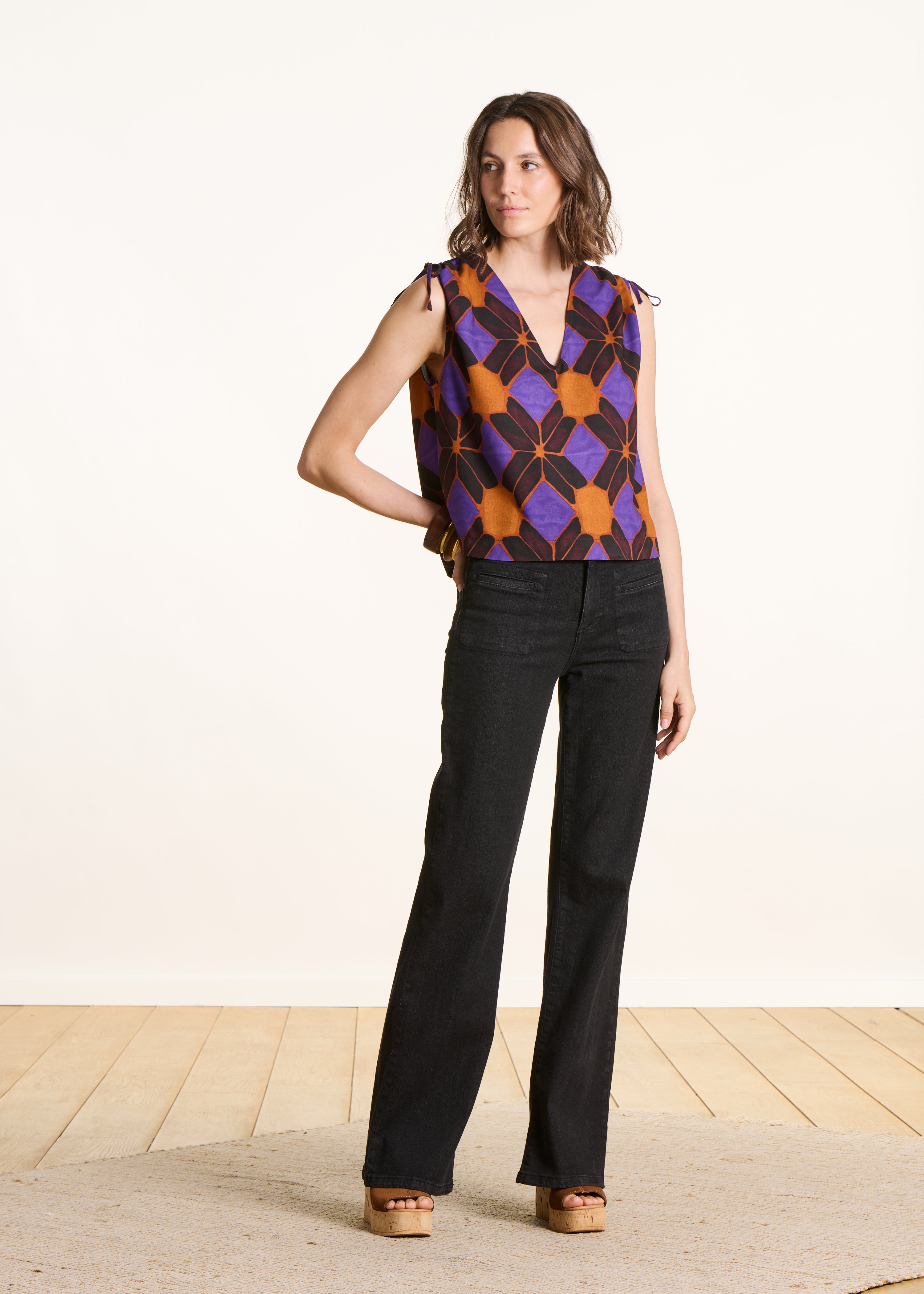 Jean bootcut noir taille haute en coton biologique