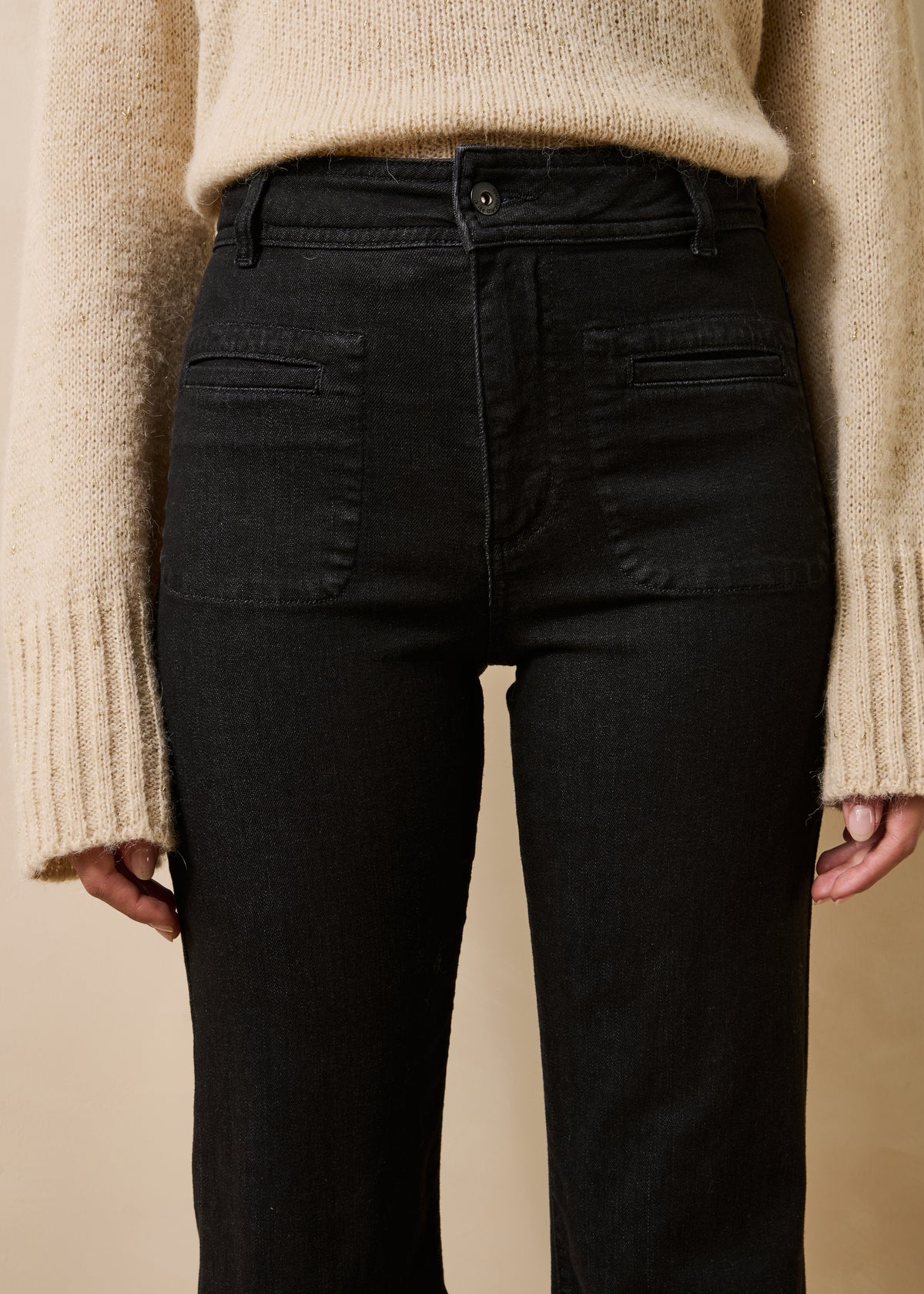 Calças de ganga bootcut preto de cintura alta em algodão biológico