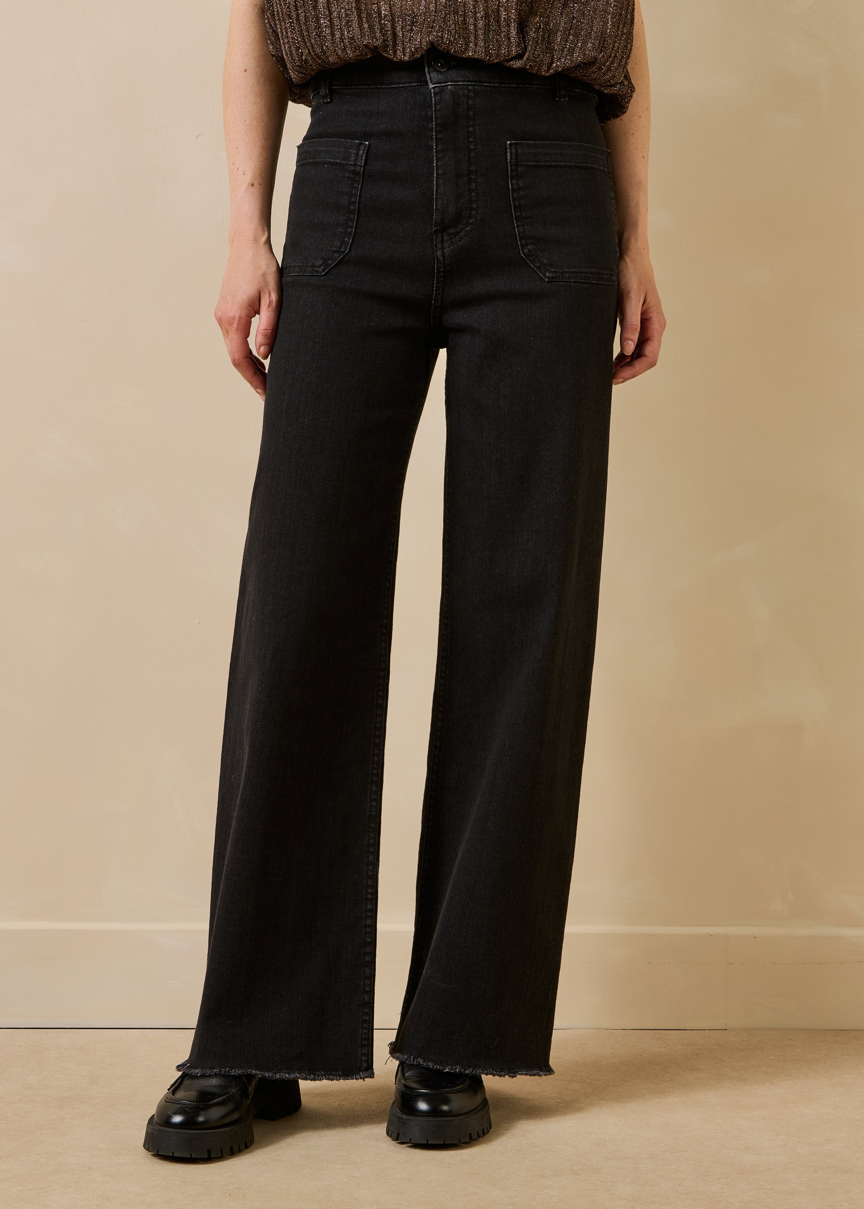 Zwarte flare jeans met hoge taille van biologisch katoen