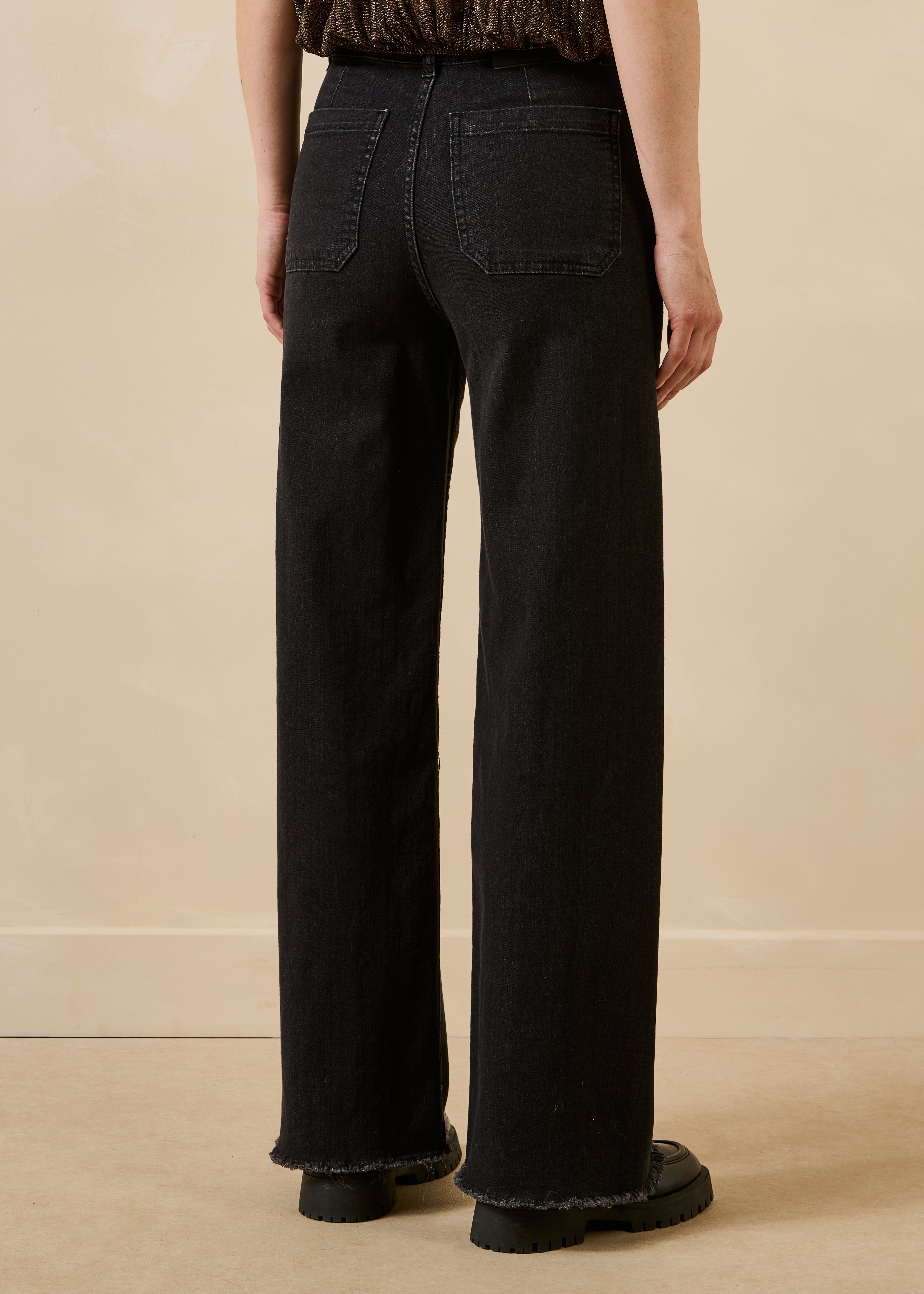 Zwarte flare jeans met hoge taille van biologisch katoen