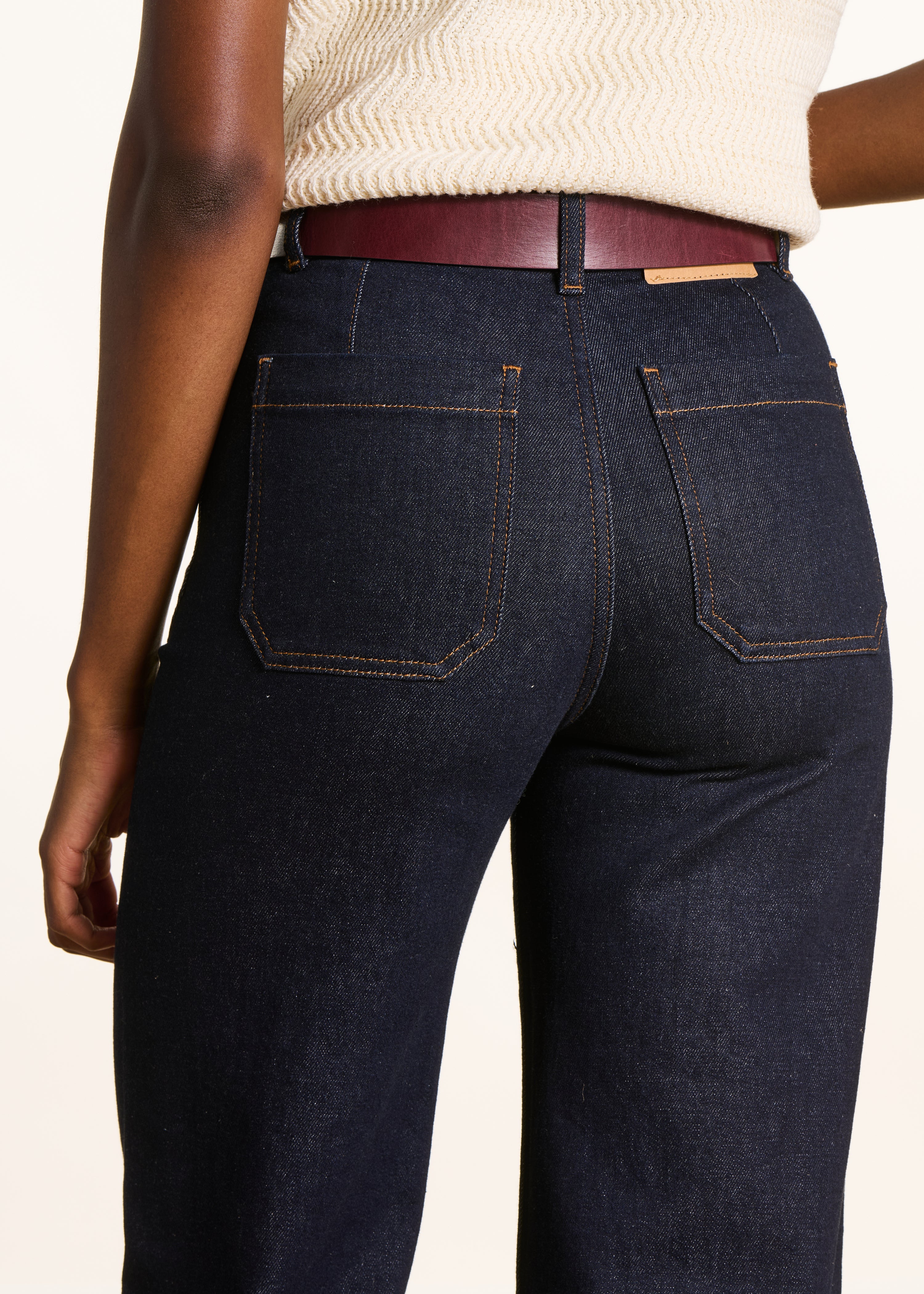 Donkere flare jeans met hoge taille in biologisch katoen