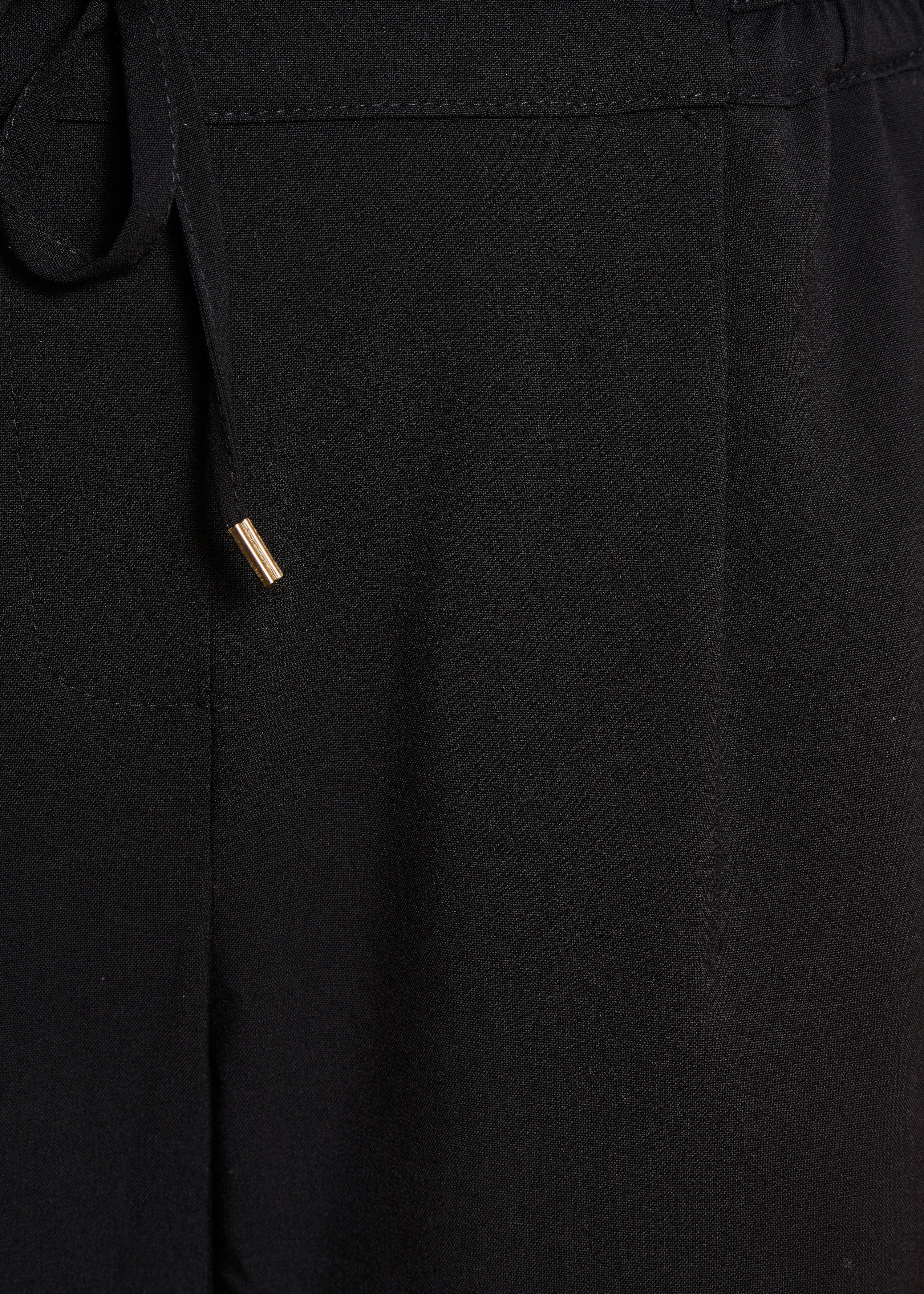 schwarz Hose mit Karottenschnitt