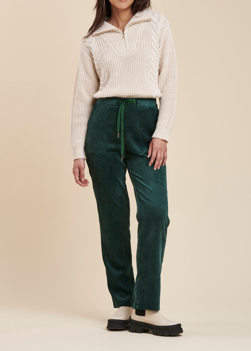 Pantalon velours coupe carotte