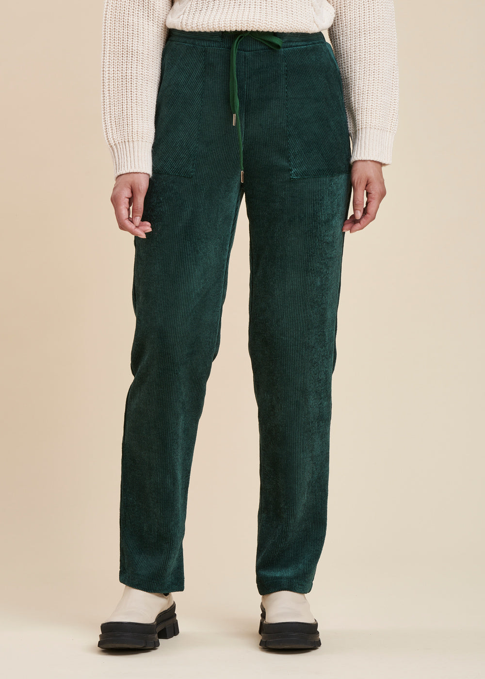 Pantalon velours coupe carotte