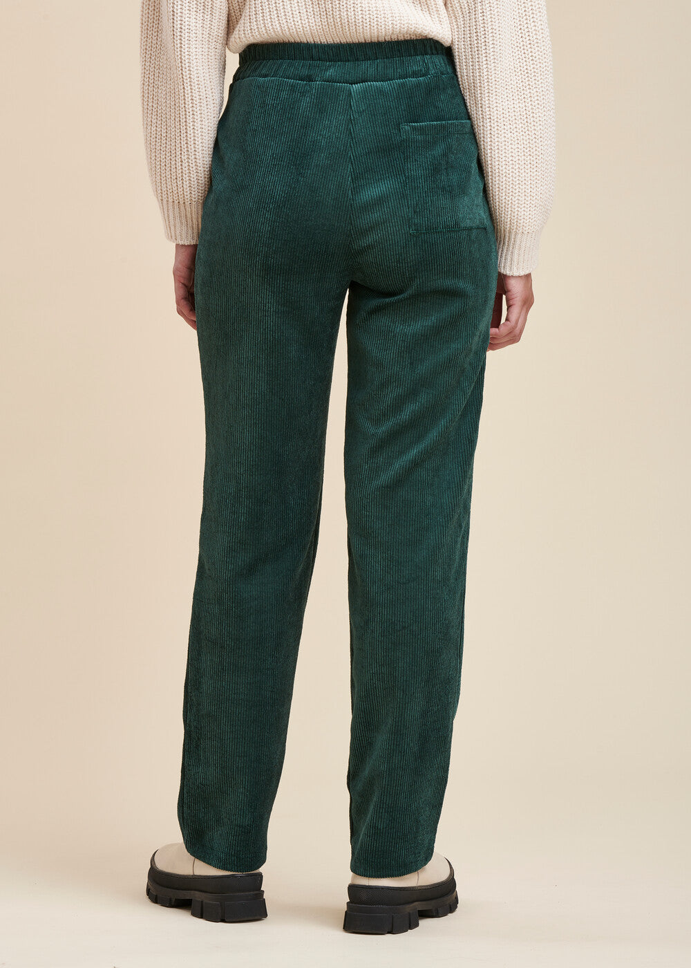 Pantalon velours coupe carotte