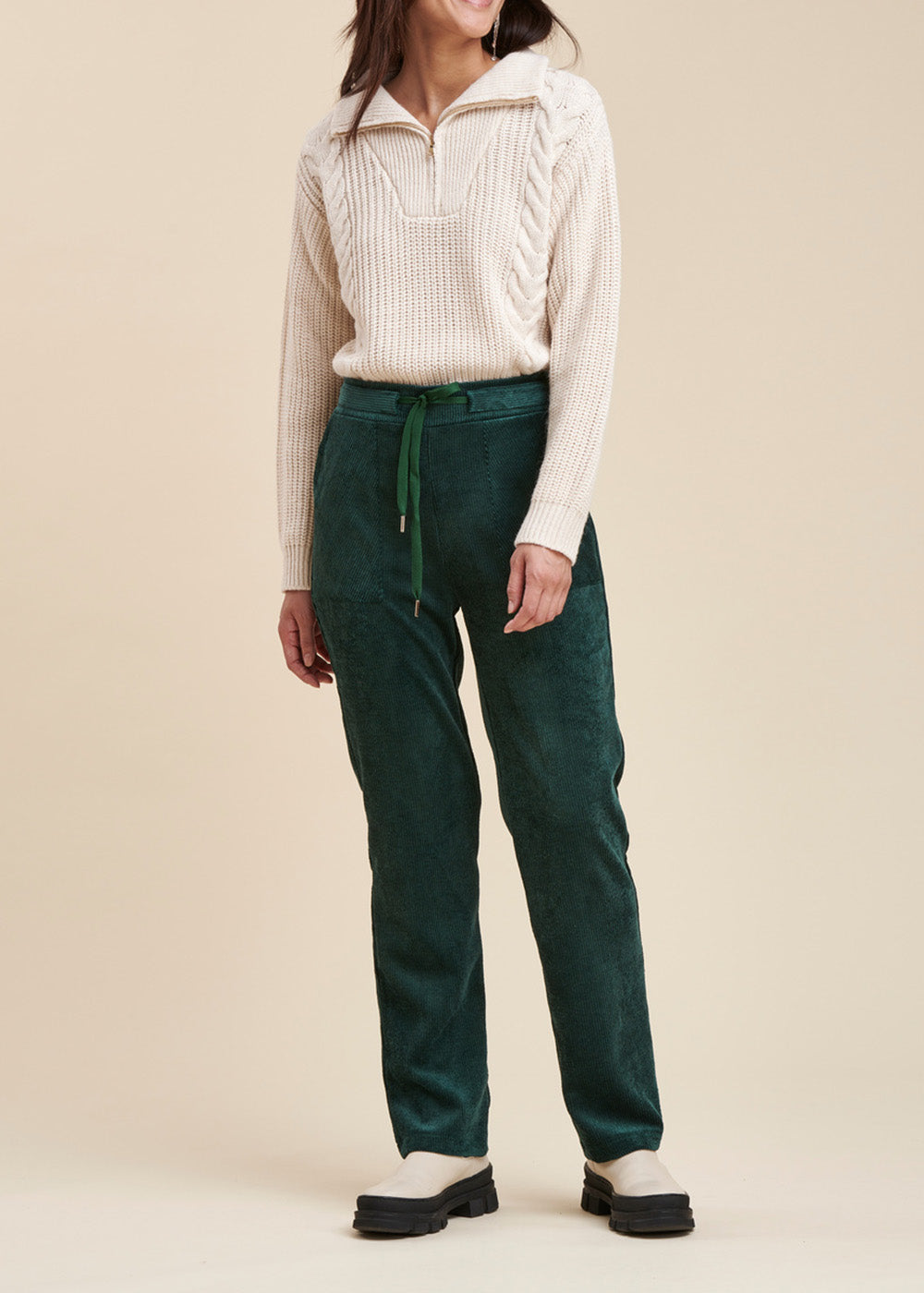 Pantalon velours coupe carotte