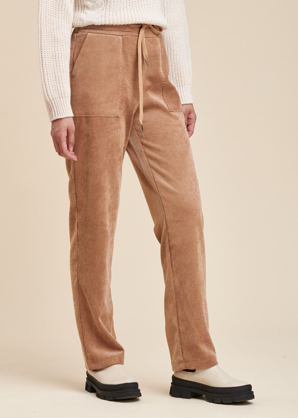 Pantalon velours coupe carotte