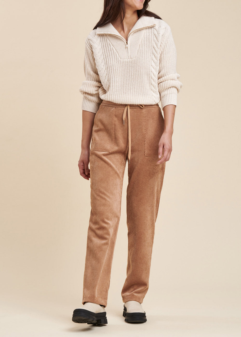 Pantalon velours coupe carotte