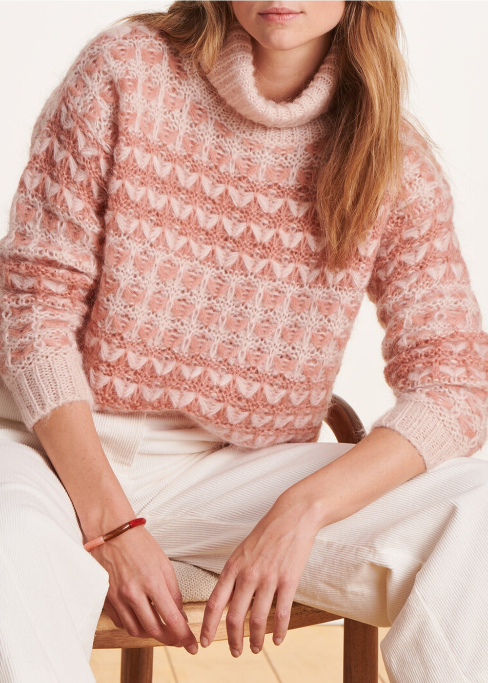 Rosafarbener Pullover aus Jacquard mit Rollkragen
