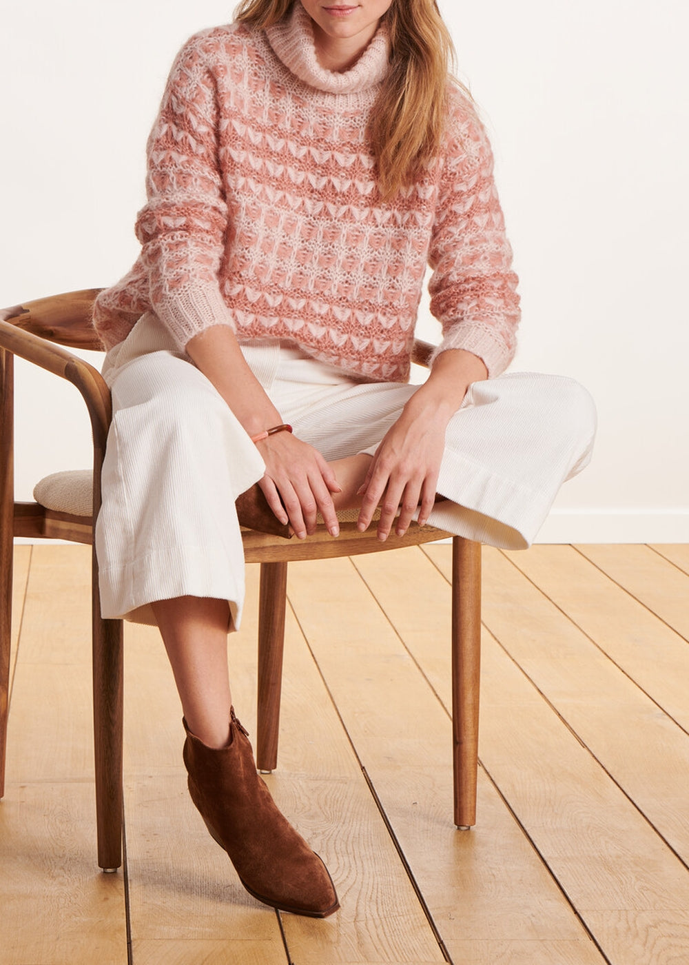 Rosafarbener Pullover aus Jacquard mit Rollkragen
