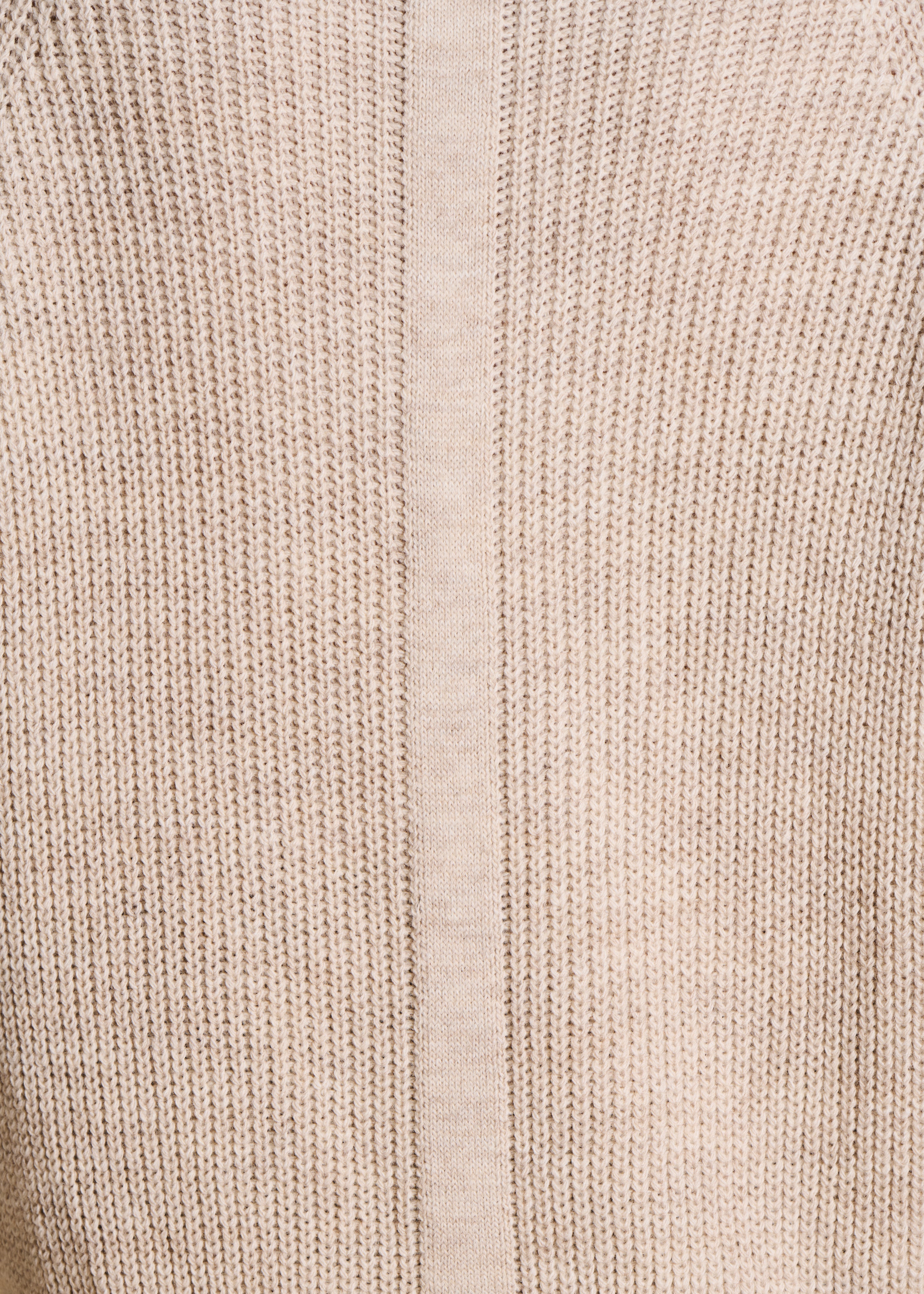 Beige trui met V-hals, ribgebreid met kralen