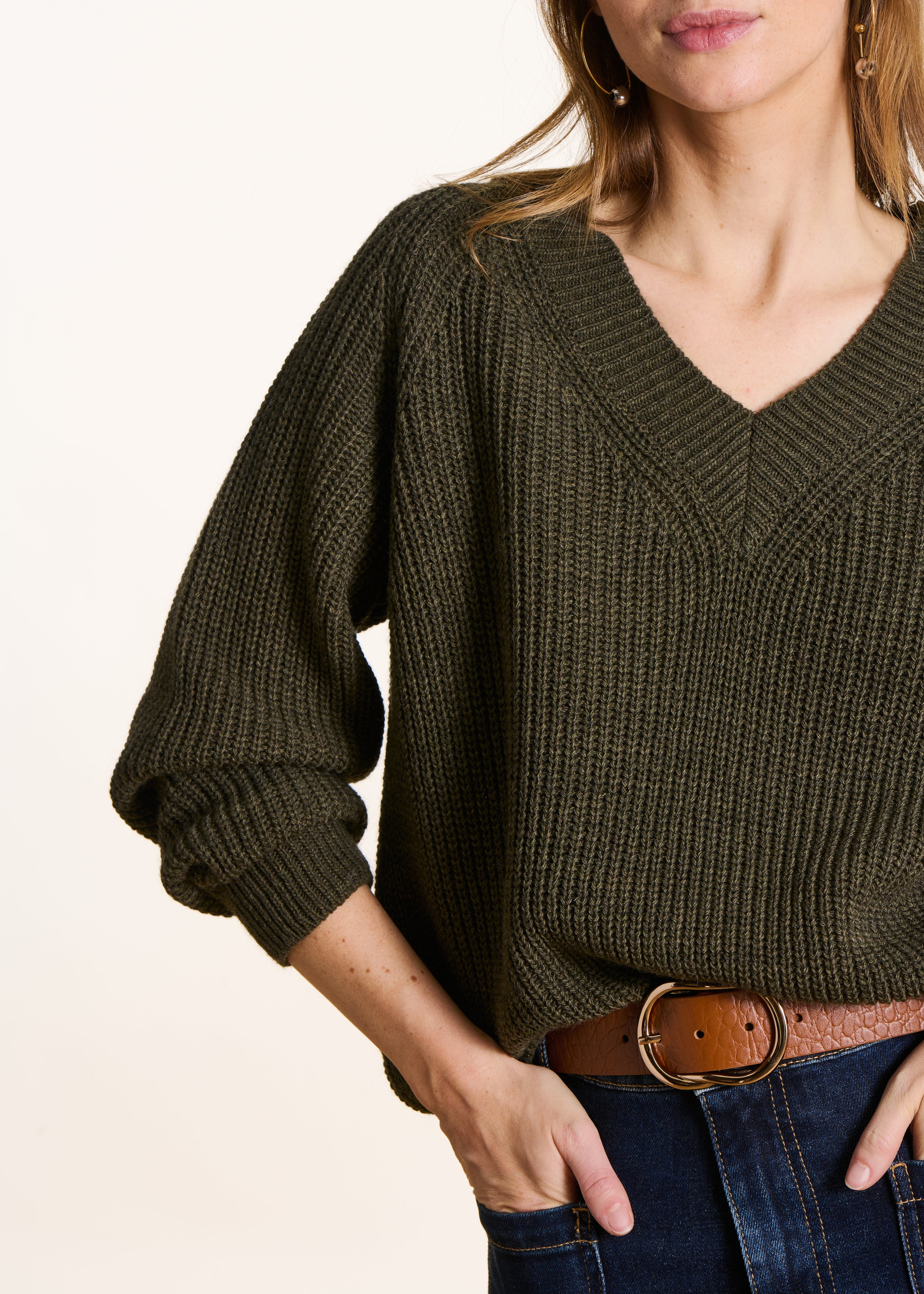 Khaki Pullover mit V-Ausschnitt aus Perlmuster-Rippstrick