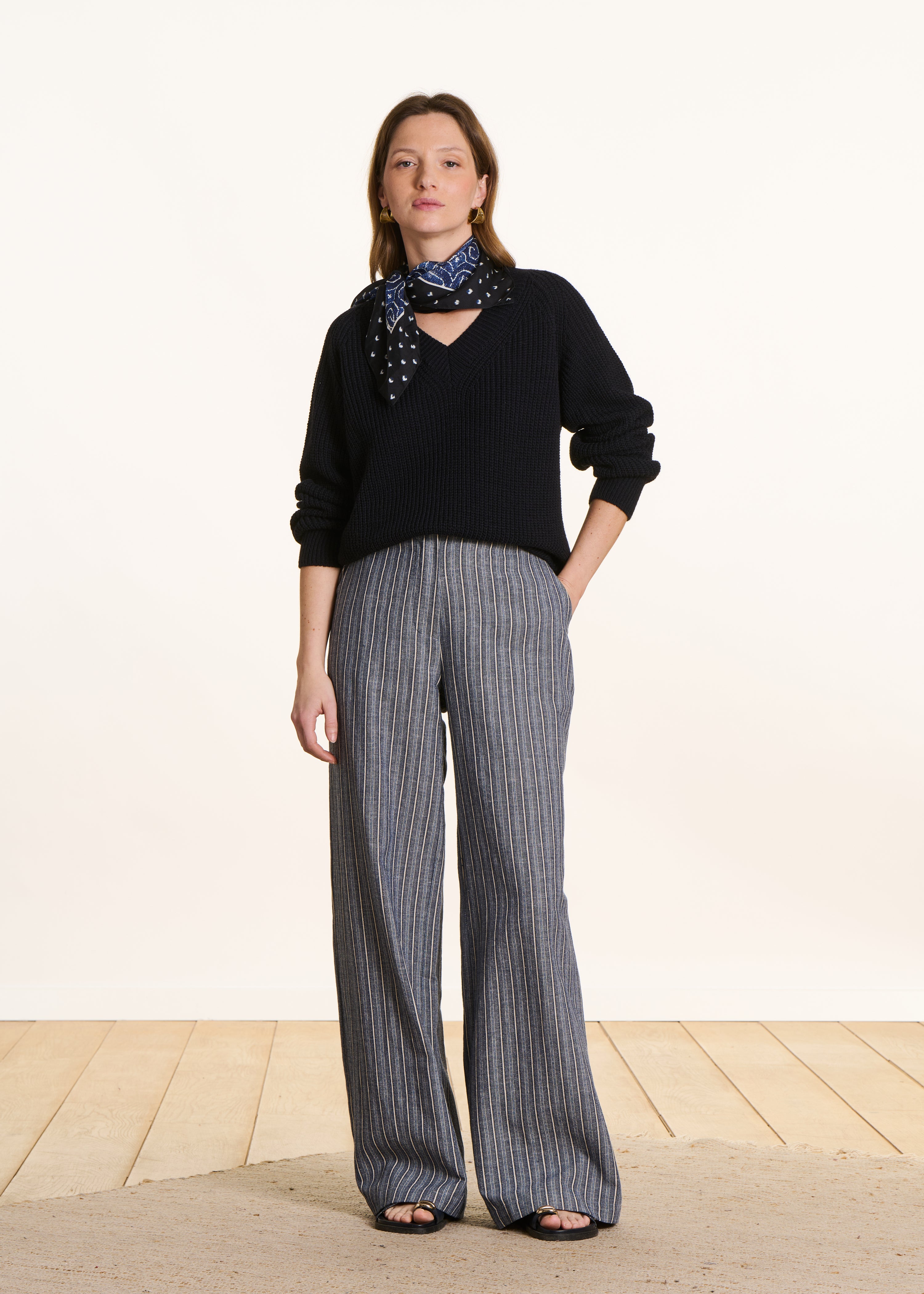 Navy blue V-neck sweater in beaded rib knit