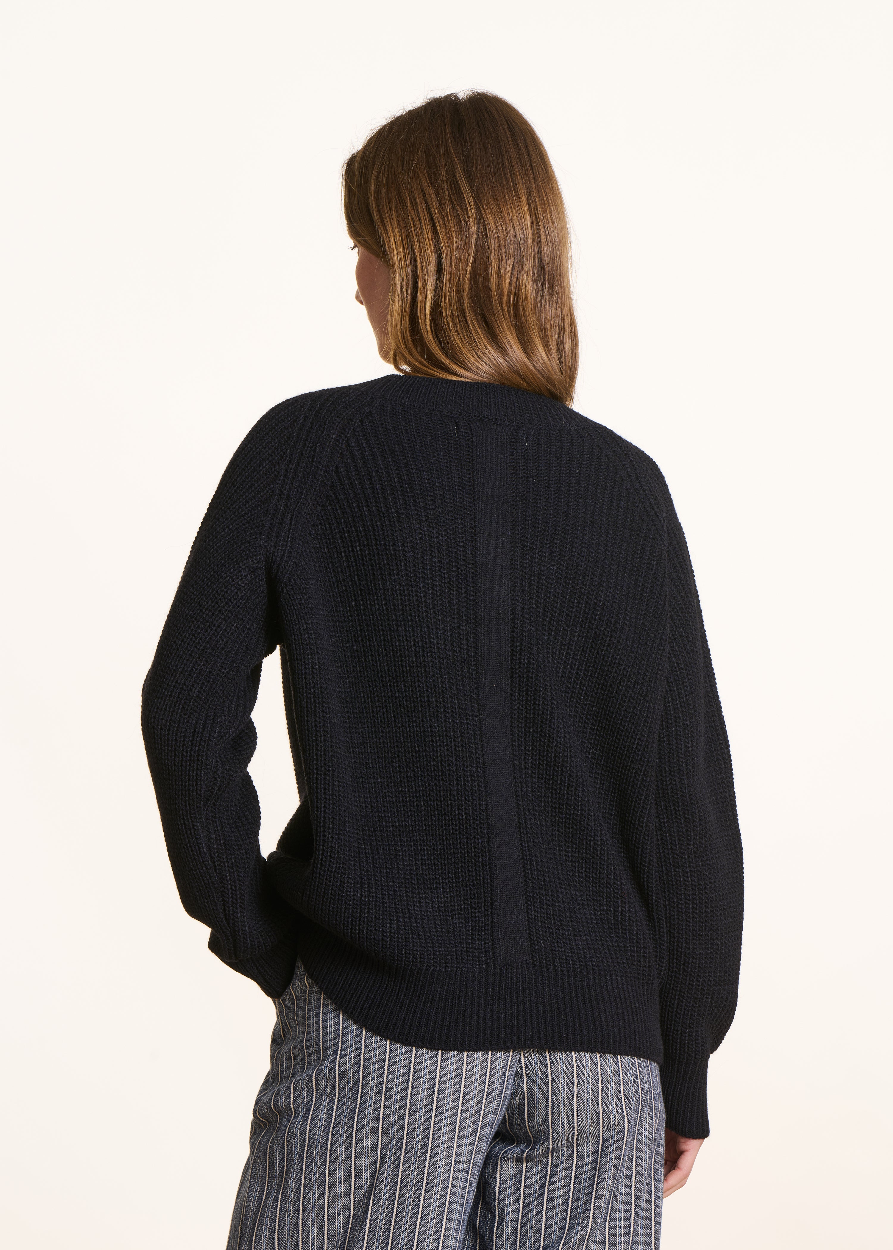 Navy blue V-neck sweater in beaded rib knit
