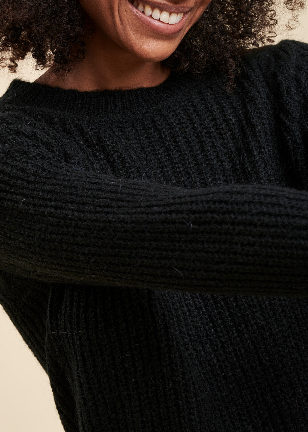 Maglia scintillante con scollo rotondo