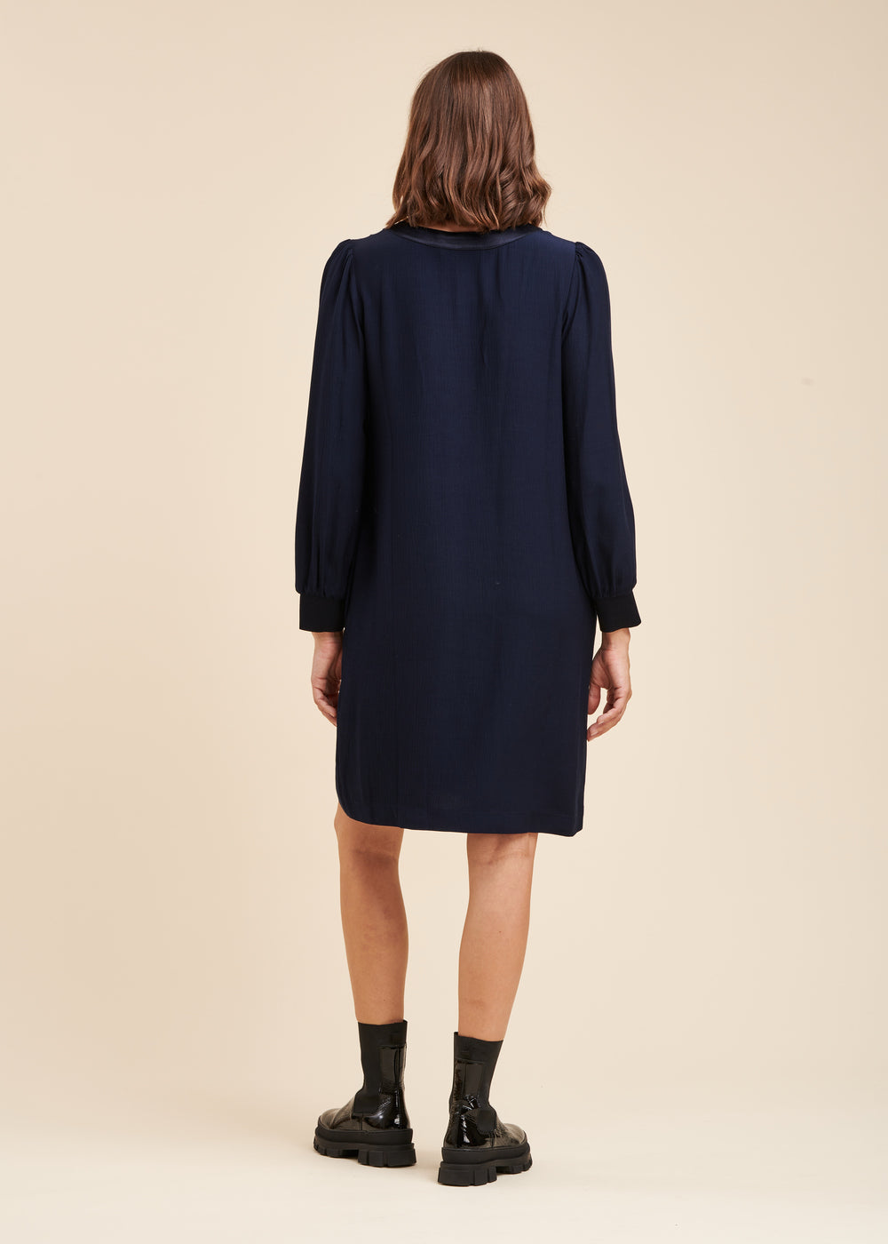 Robe courte manches bouffantes