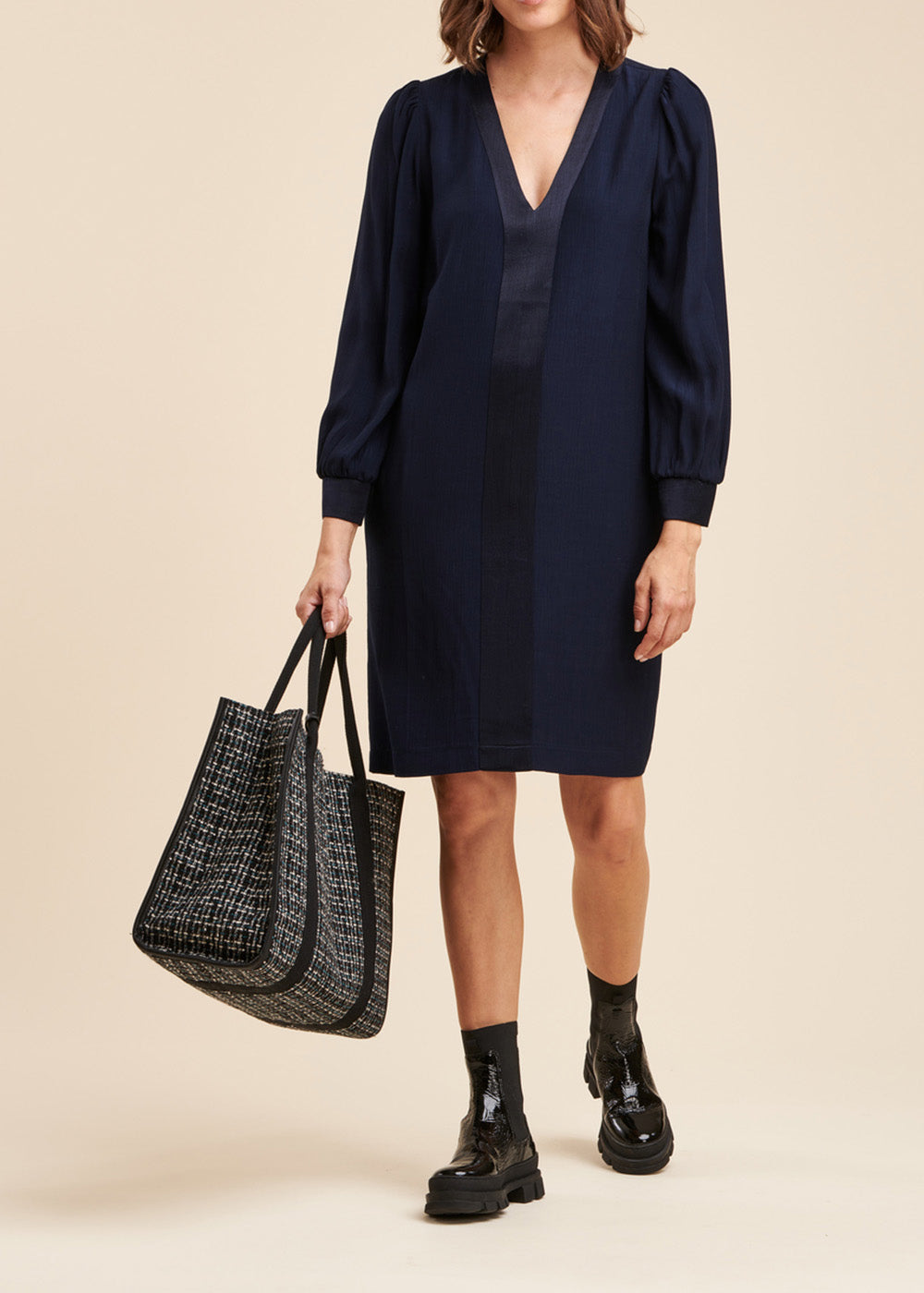 Robe courte manches bouffantes