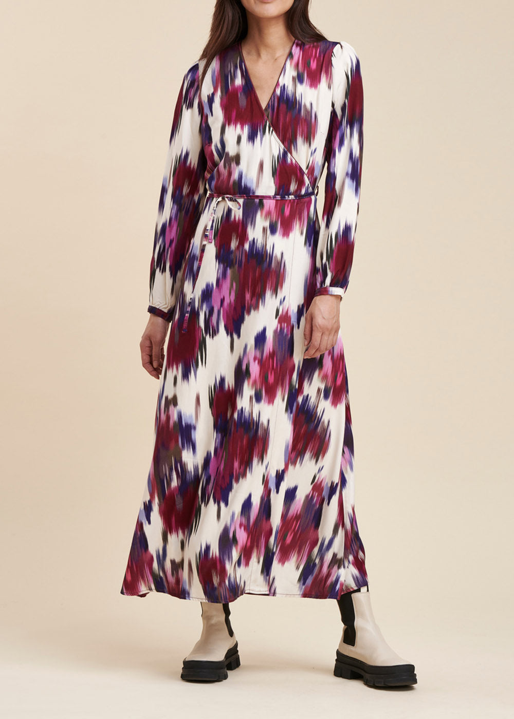 Bata cruzada larga con estampado floral en viscosa Ecovero