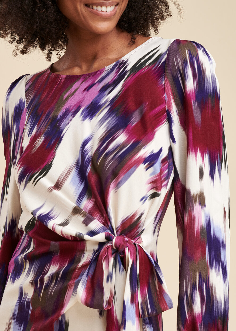 Vestido corto entallado con estampado floral en viscosa Ecovero