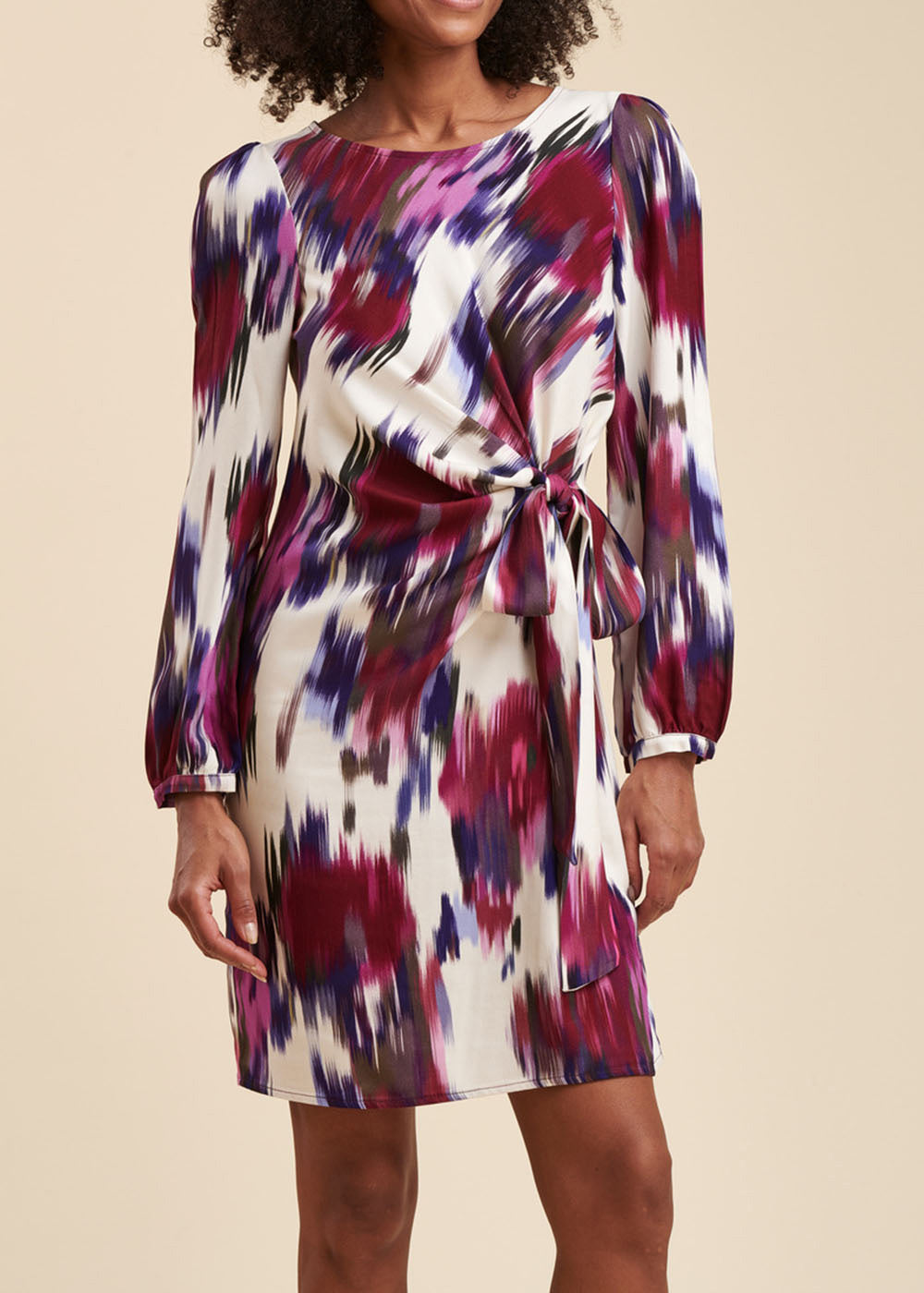 Vestido corto entallado con estampado floral en viscosa Ecovero