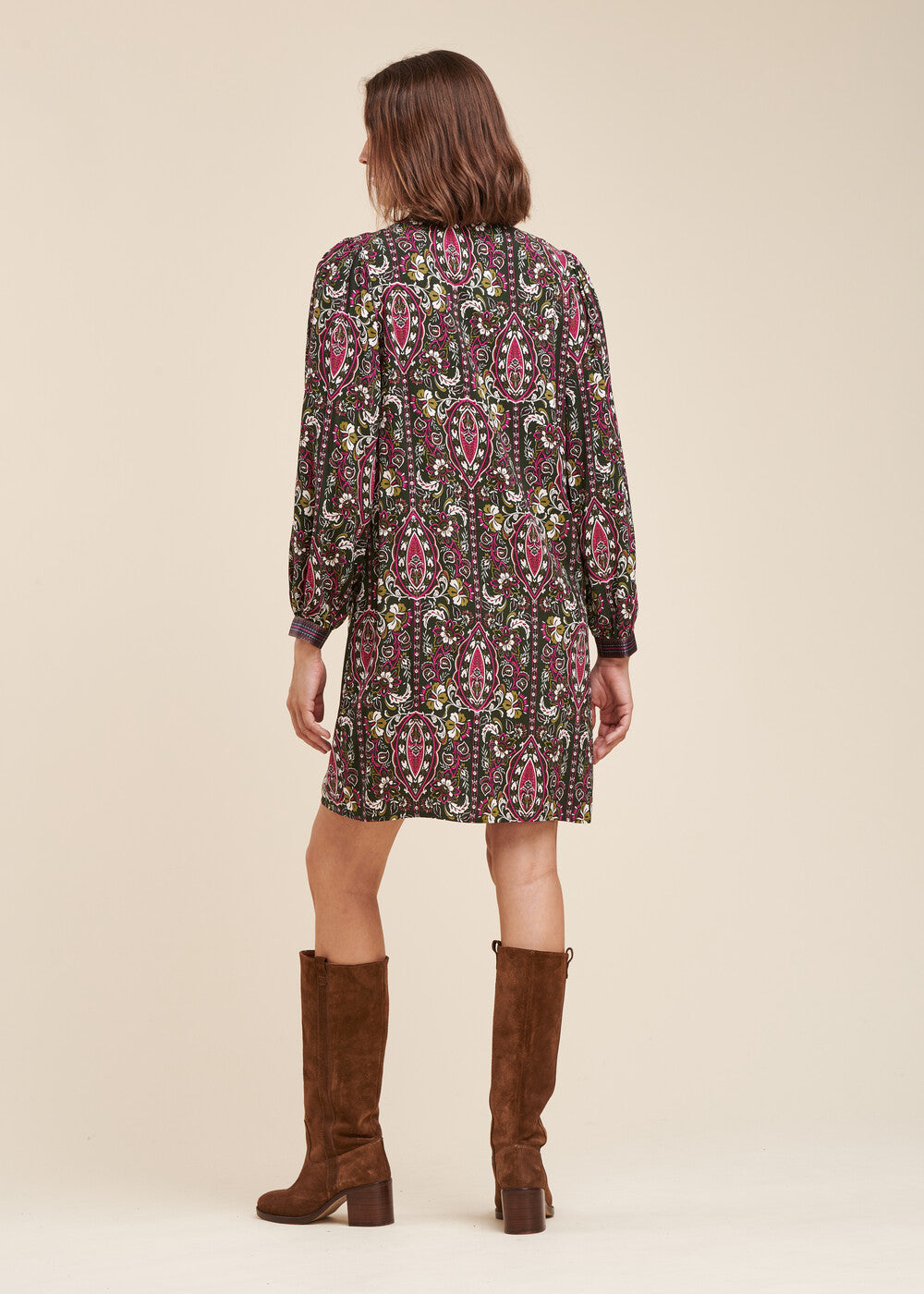 Kurzes Kleid aus Ecovero-Viskose mit Blumenmuster