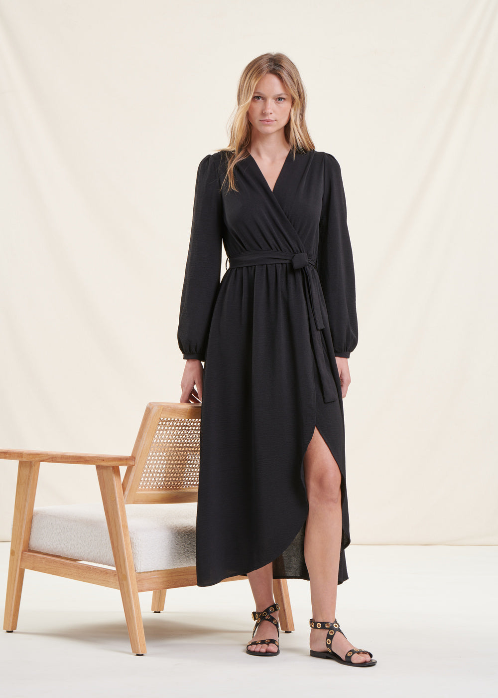 Robe longue faux portefeuille noire manches longues