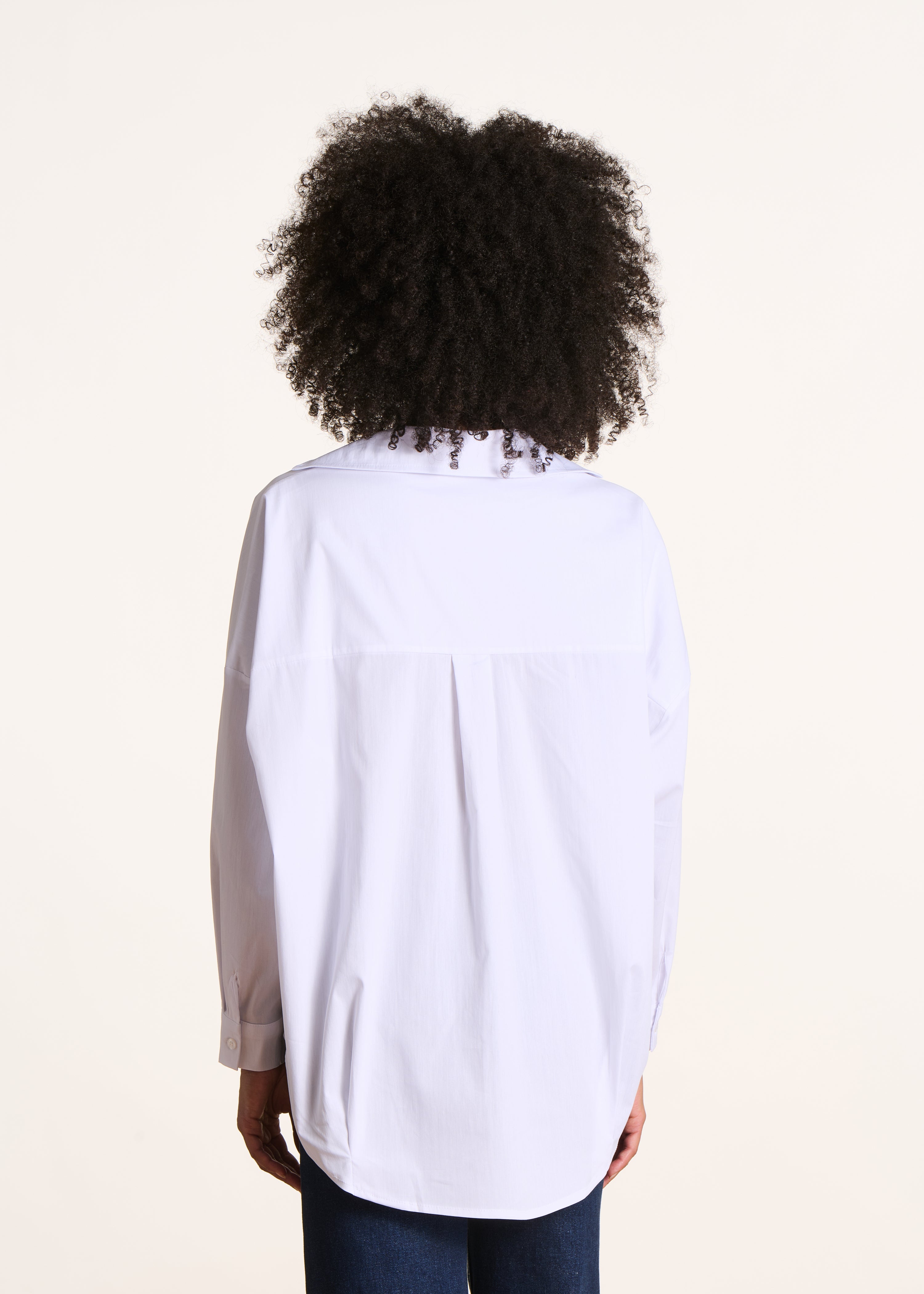 Blusa blanca amplia de popelina de algodón