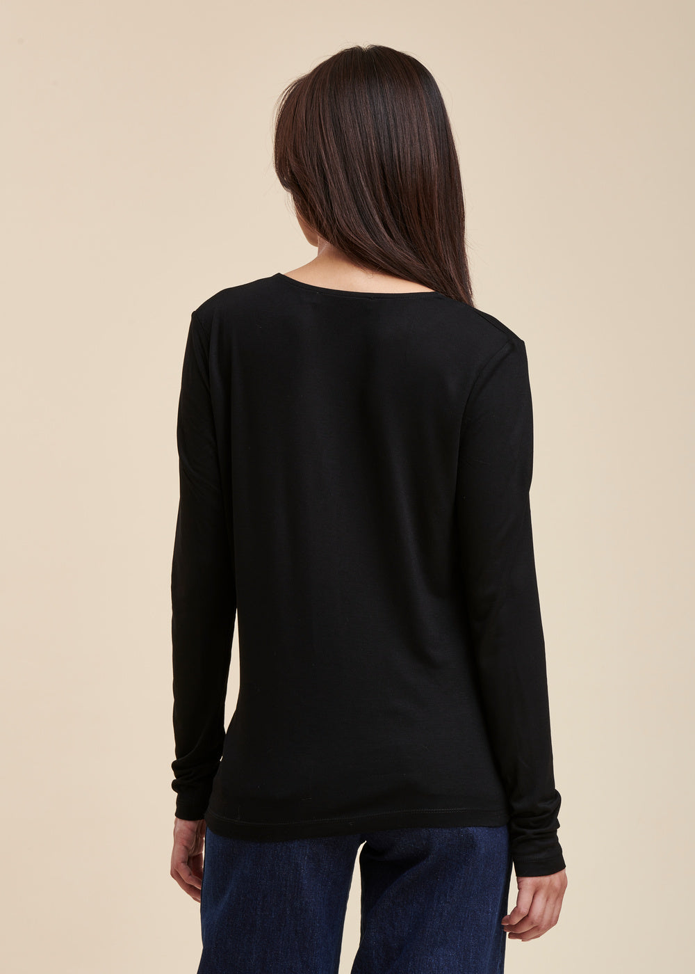 Loose black V-neck t-shirt