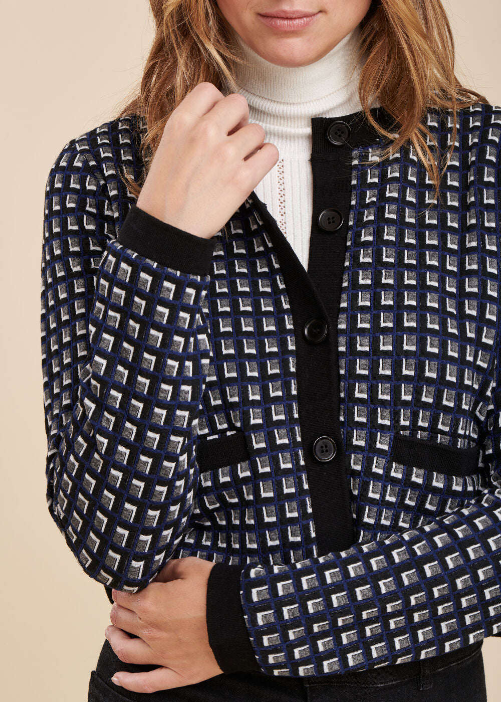 Jacke mit kleinem geometrischem Muster