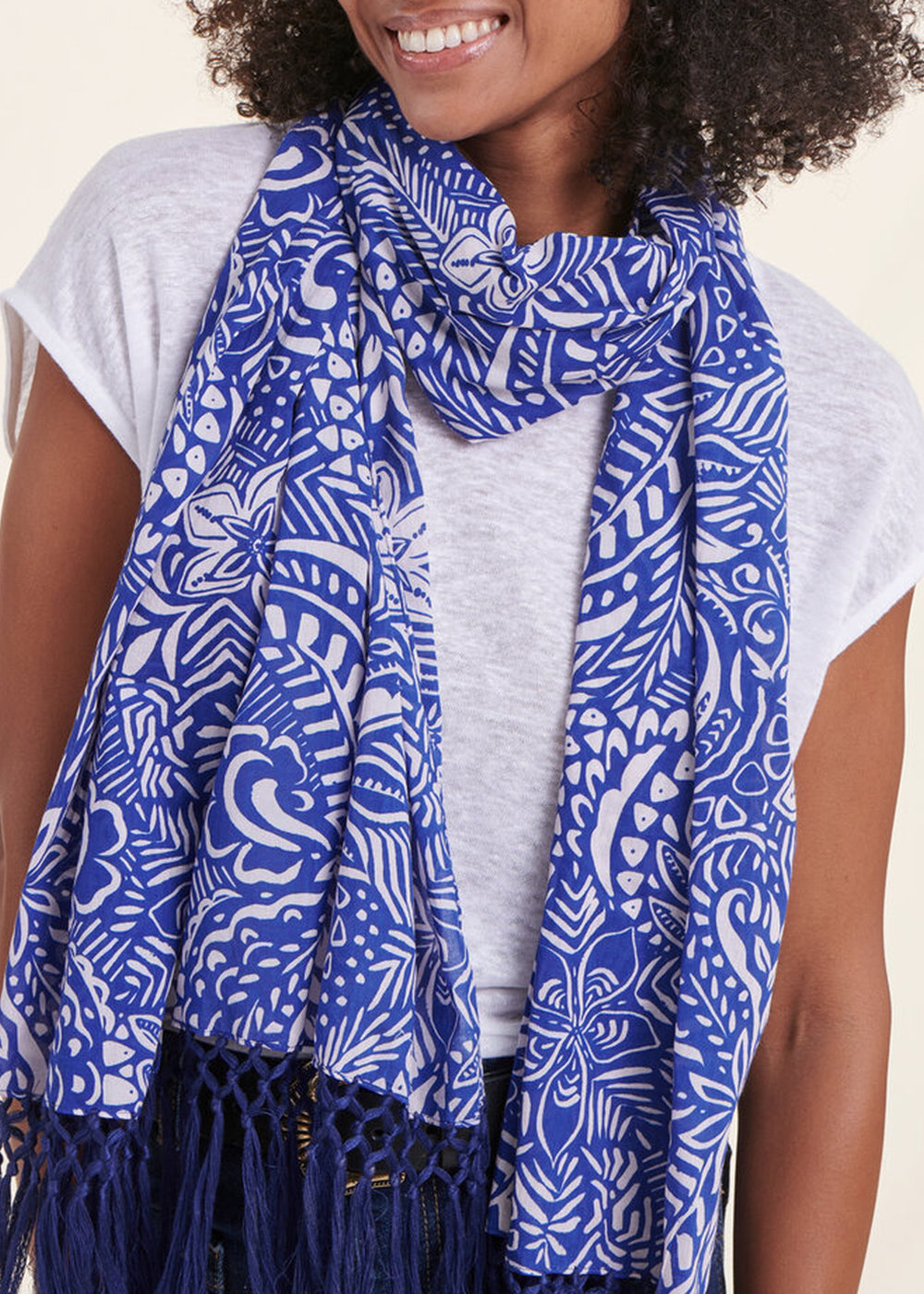 Foulard Carré Imprimé Femme Grain De Malice - 90x90 Cm, Soie Légère, Fond Rouge - Accessoire Mode Polyvalent