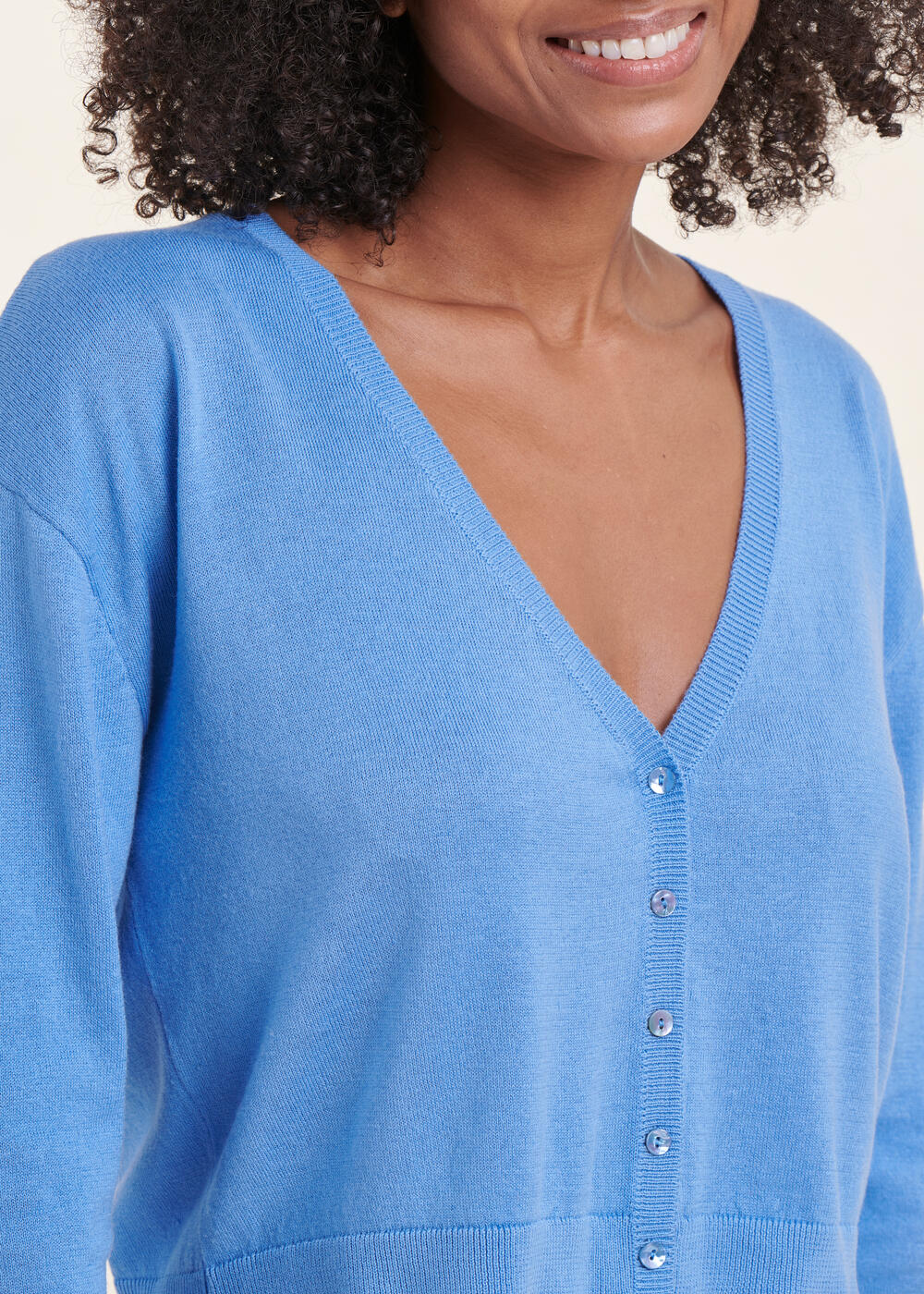 Gilet court bleu manches longues col V