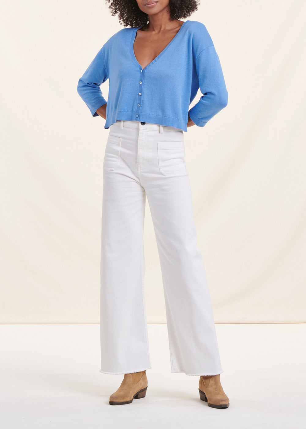 Gilet court bleu manches longues col V