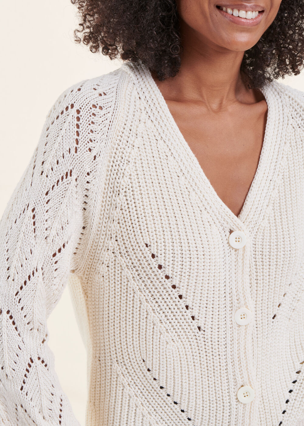 Ecru Strickjacke mit langen Ärmeln und V-Ausschnitt