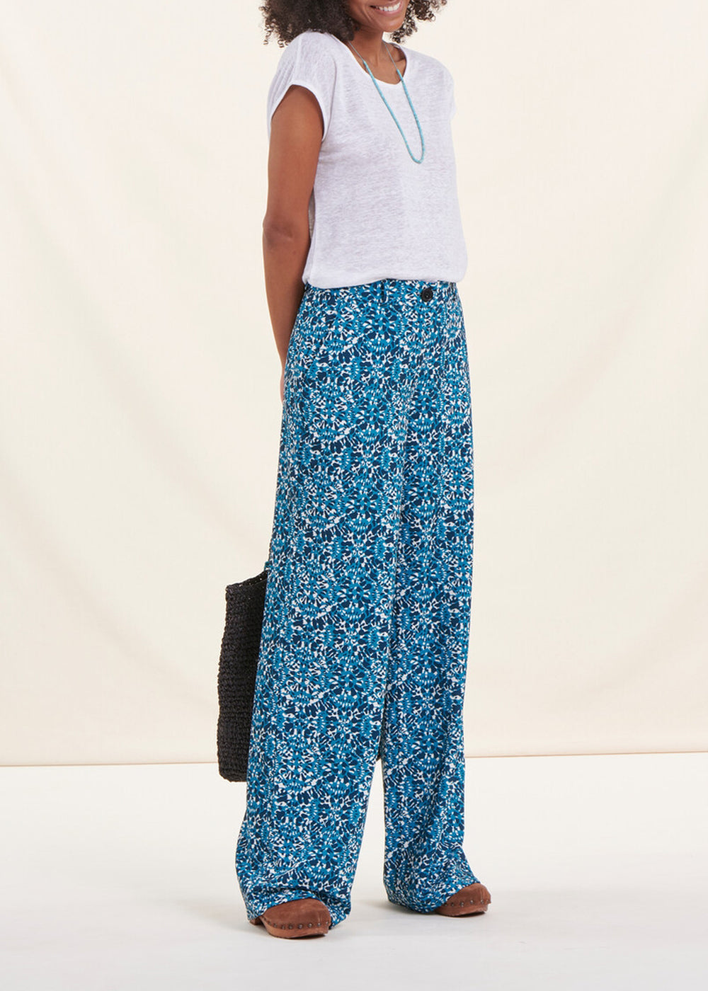 Pantalón ancho azul talle alto estampado